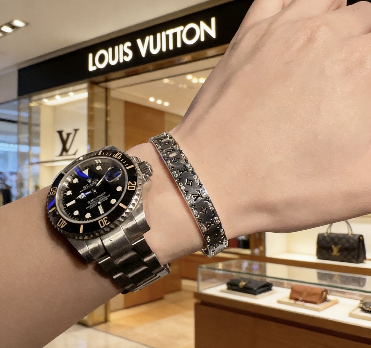 Louis Vuitton 高品质LV路易威登手链手镯 潮流 男女均可佩戴 同款 摇滚朋克泰银风格 元素 潮流百搭 项链最新款链条档次更高明星 款项链系列 银手链