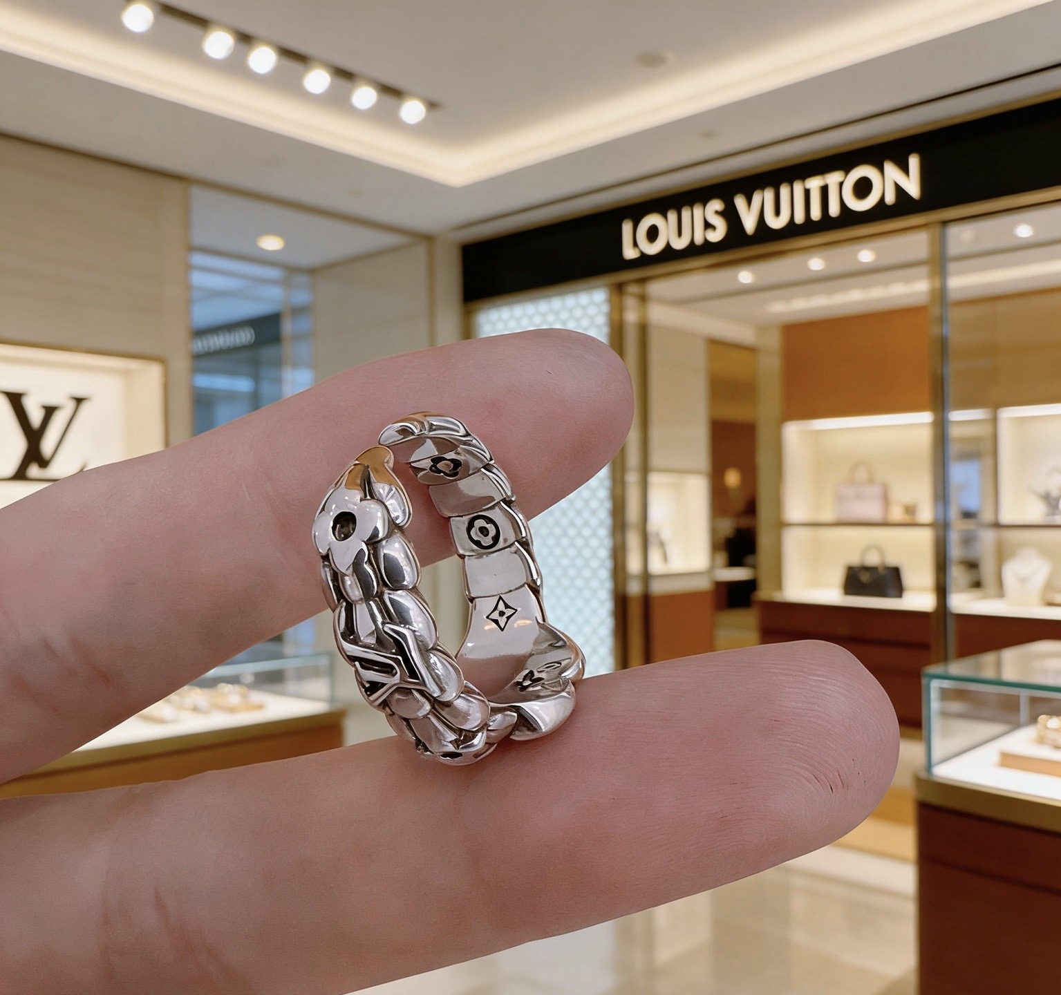 Louis Vuitton 高品质路易威登LV戒指（ ） 潮流 男女均可佩戴 同款 摇滚朋克泰银风格 元素 潮流百搭 项链最新款档次更高明星 款系列 银戒指