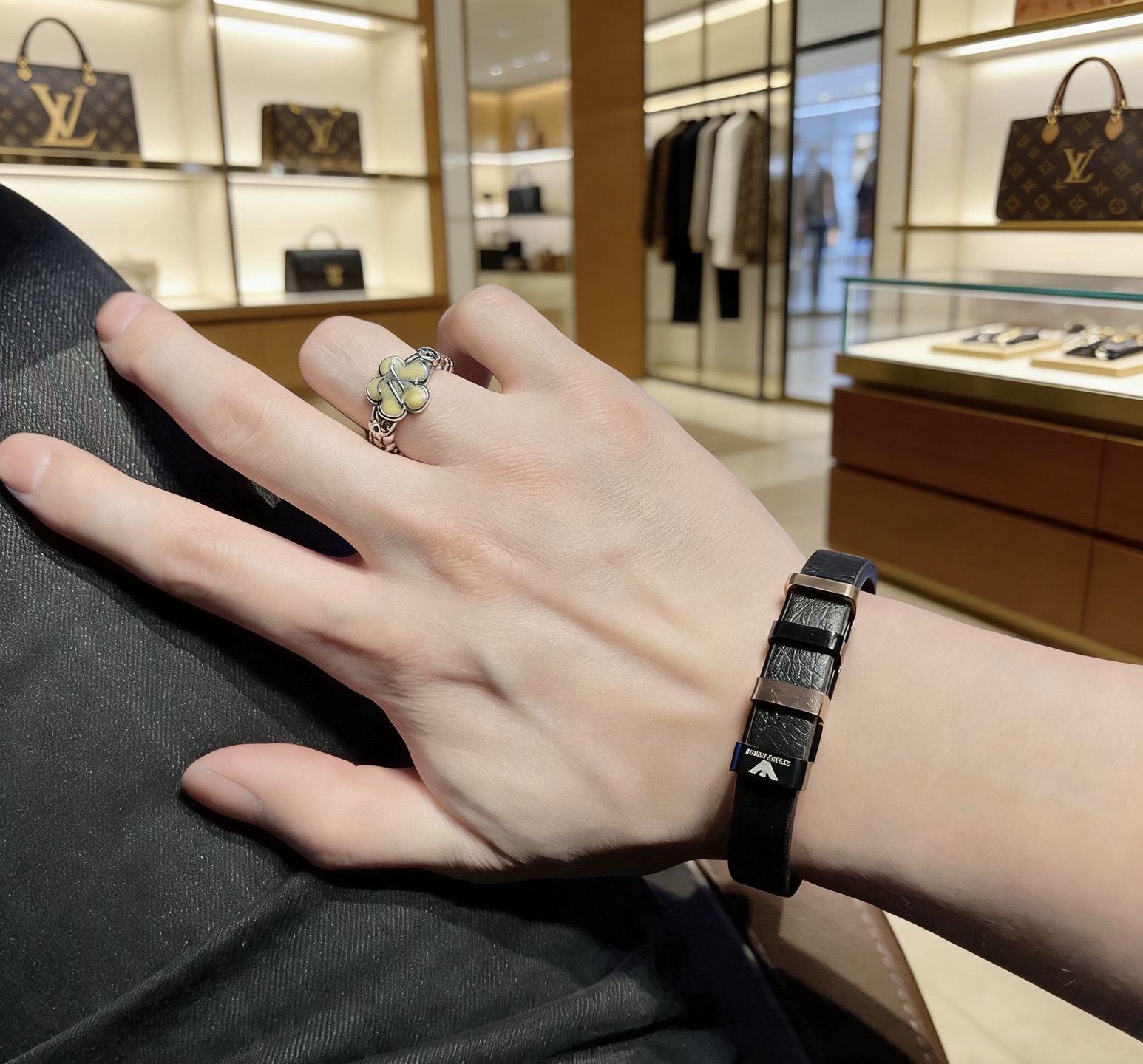 Louis Vuitton 高品质路易威登LV戒指（ ） 潮流 男女均可佩戴 同款 摇滚朋克泰银风格 元素 潮流百搭 项链最新款档次更高明星 款系列 银戒指