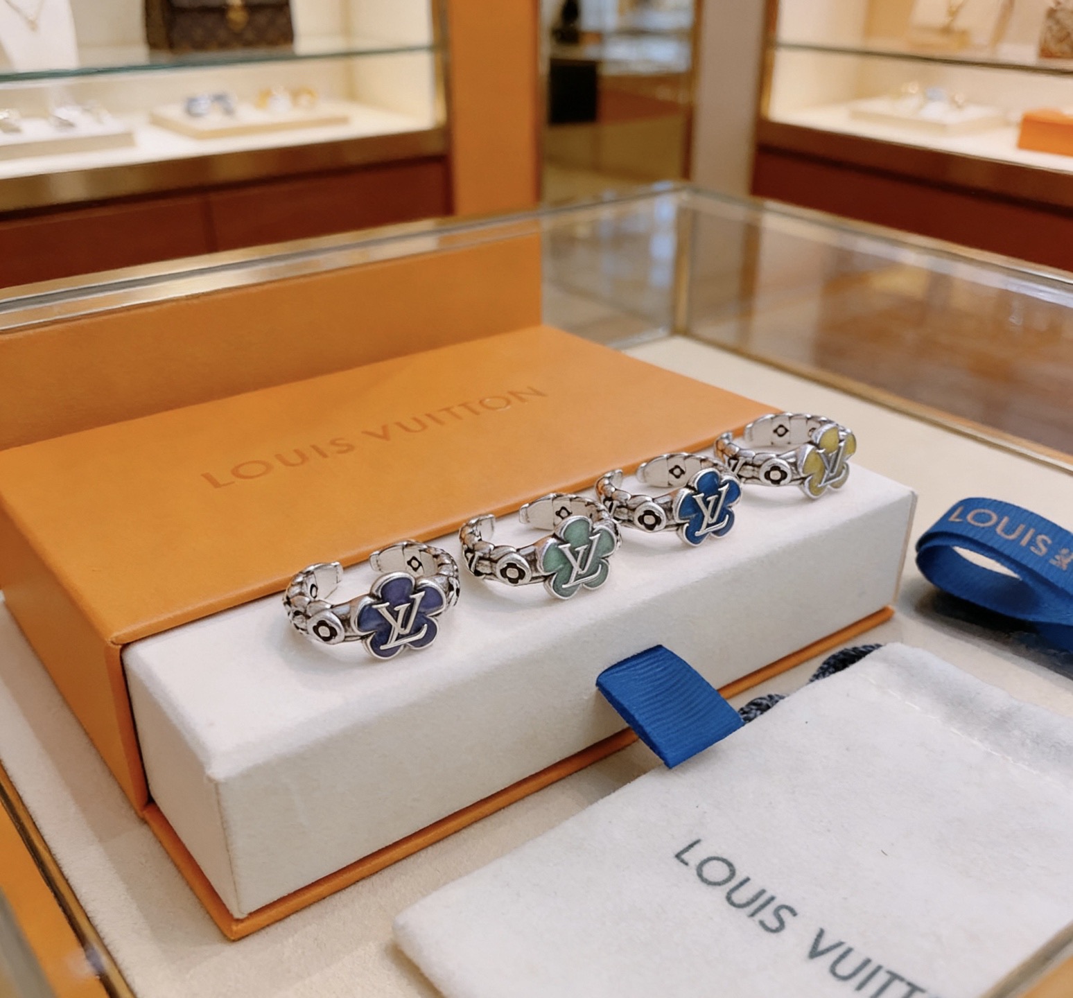 Louis Vuitton 高品质路易威登LV戒指（ ） 潮流 男女均可佩戴 同款 摇滚朋克泰银风格 元素 潮流百搭 项链最新款档次更高明星 款系列 银戒指