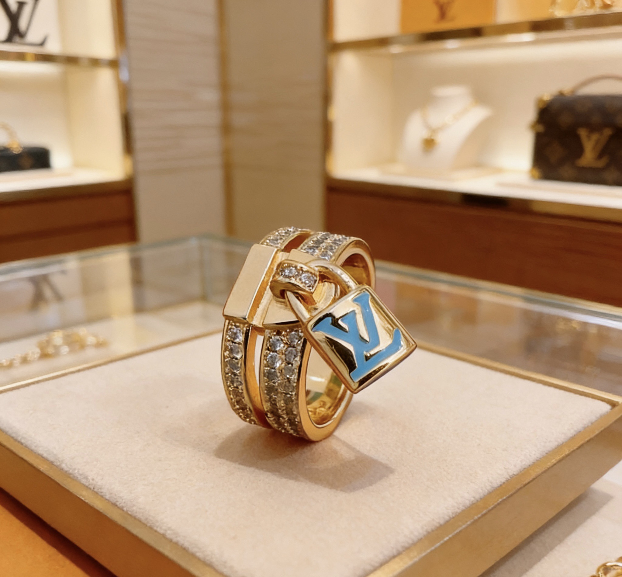 Louis Vuitton 高品质路易威登LV戒指（ ） 潮流 男女均可佩戴 同款 摇滚朋克泰银风格 元素 潮流百搭 项链最新款档次更高明星 款系列 银戒指