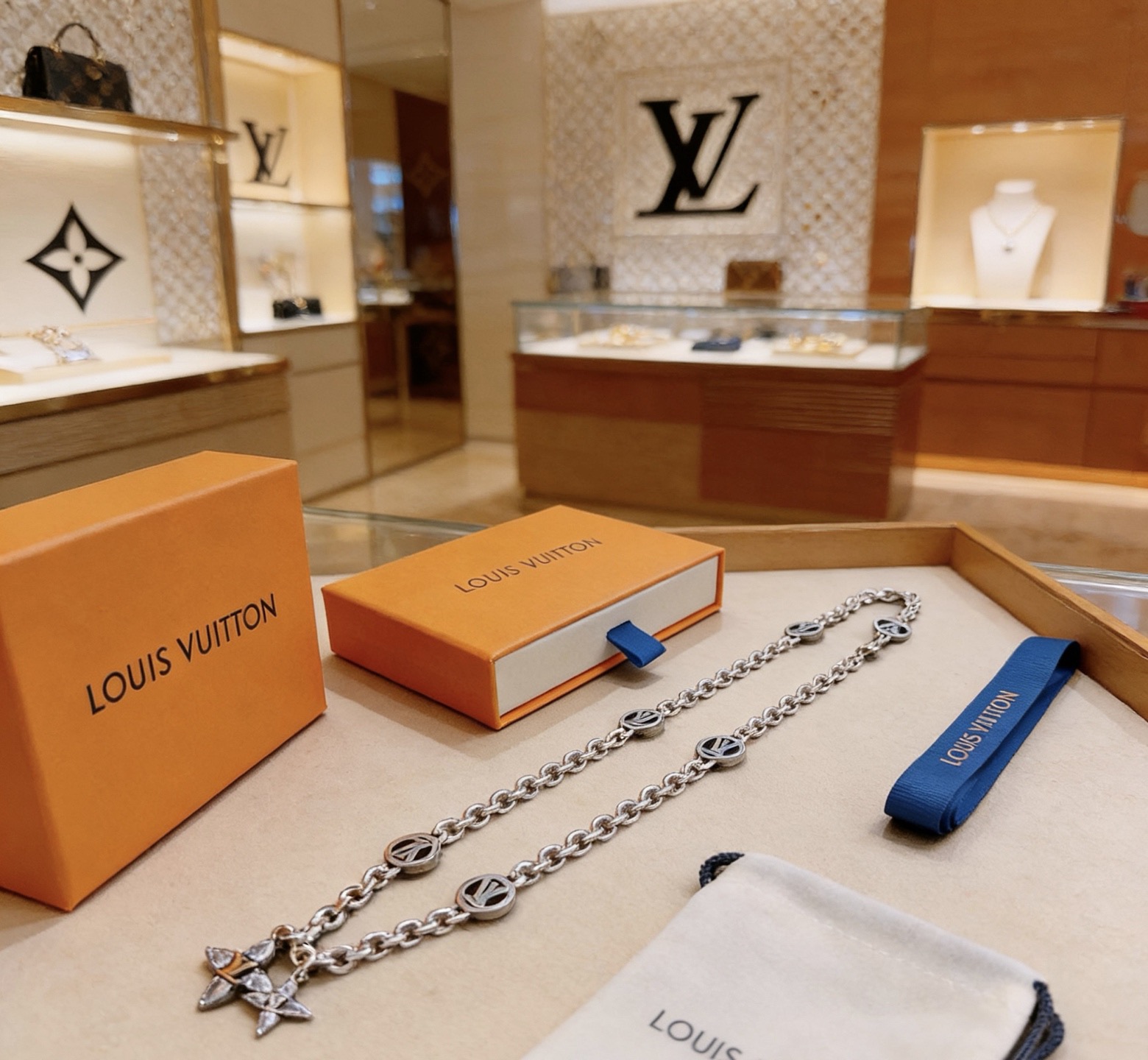 Louis Vuitton 路易威登 LV项链 潮流 男女均可佩戴