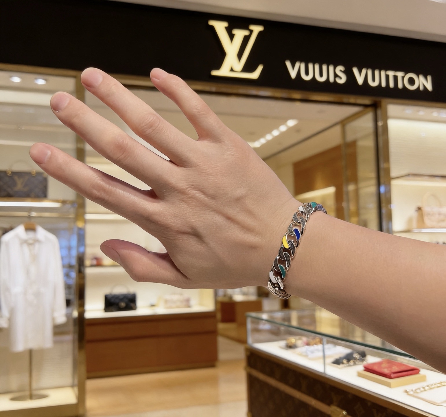 Louis Vuitton 高品质LV路易威登手链 潮流 男女均可佩戴 同款 摇滚朋克泰银风格 元素 潮流百搭 项链最新款链条档次更高明星 款项链系列 银手链