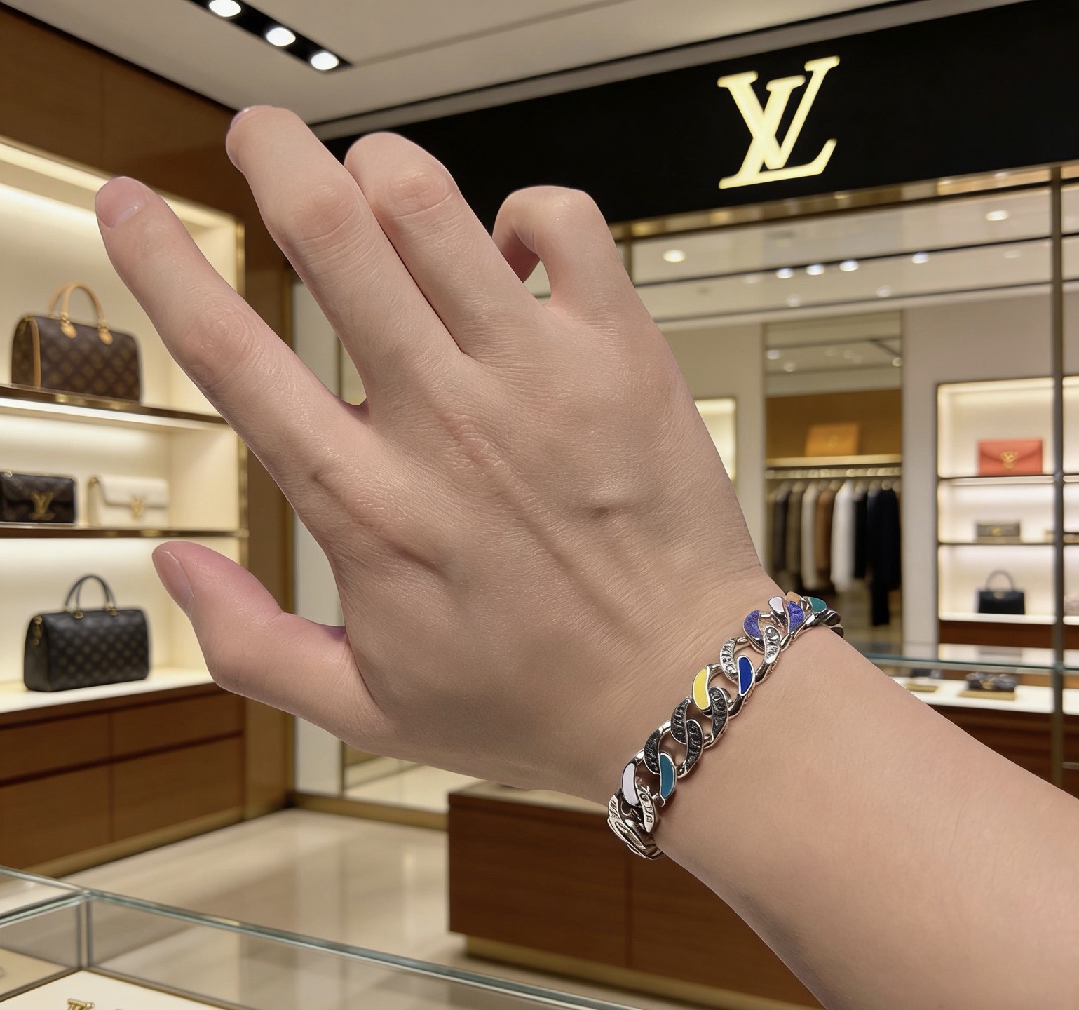 Louis Vuitton 高品质LV路易威登手链 潮流 男女均可佩戴 同款 摇滚朋克泰银风格 元素 潮流百搭 项链最新款链条档次更高明星 款项链系列 银手链