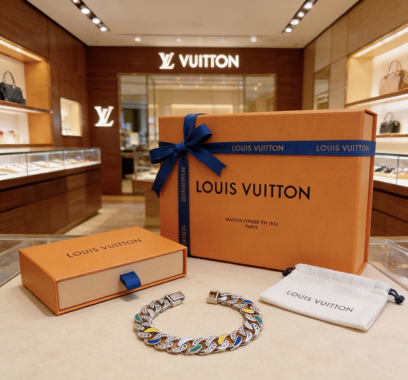 Louis Vuitton 高品质LV路易威登手链 潮流 男女均可佩戴 同款 摇滚朋克泰银风格 元素 潮流百搭 项链最新款链条档次更高明星 款项链系列 银手链