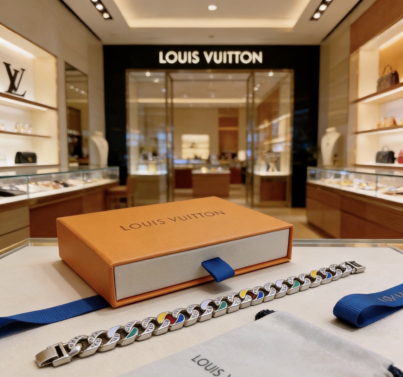 Louis Vuitton 高品质LV路易威登手链 潮流 男女均可佩戴 同款 摇滚朋克泰银风格 元素 潮流百搭 项链最新款链条档次更高明星 款项链系列 银手链