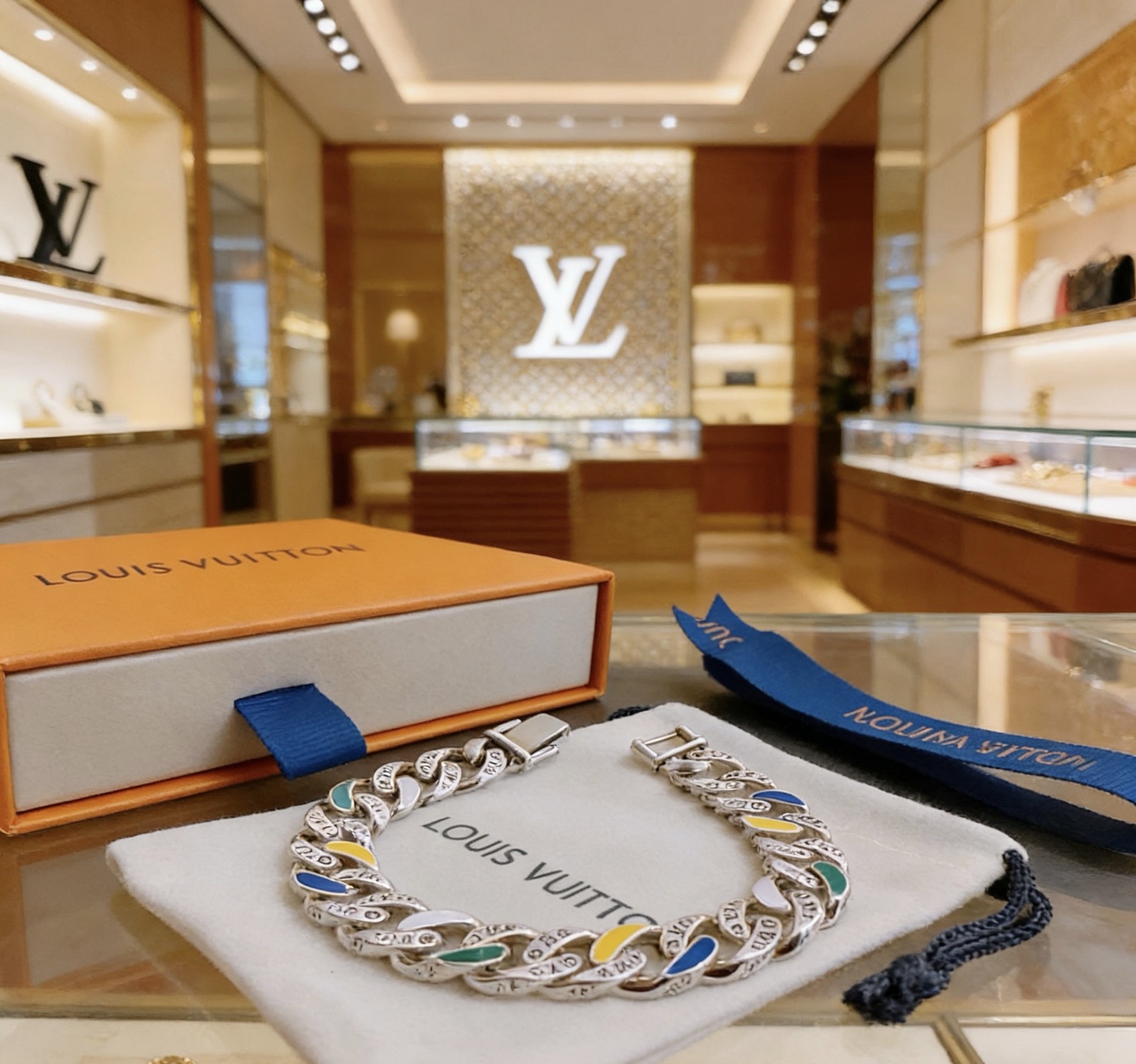 Louis Vuitton 高品质LV路易威登手链 潮流 男女均可佩戴 同款 摇滚朋克泰银风格 元素 潮流百搭 项链最新款链条档次更高明星 款项链系列 银手链