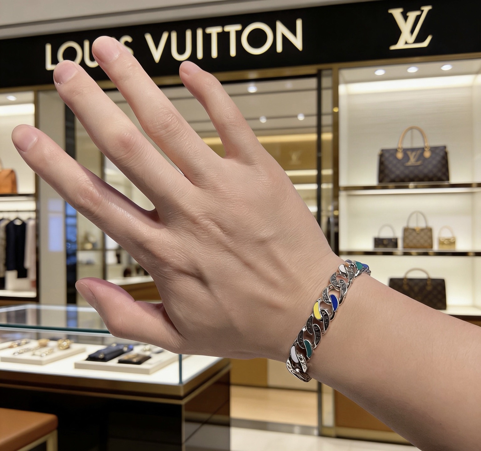 Louis Vuitton 高品质LV路易威登手链 潮流 男女均可佩戴 同款 摇滚朋克泰银风格 元素 潮流百搭 项链最新款链条档次更高明星 款项链系列 银手链