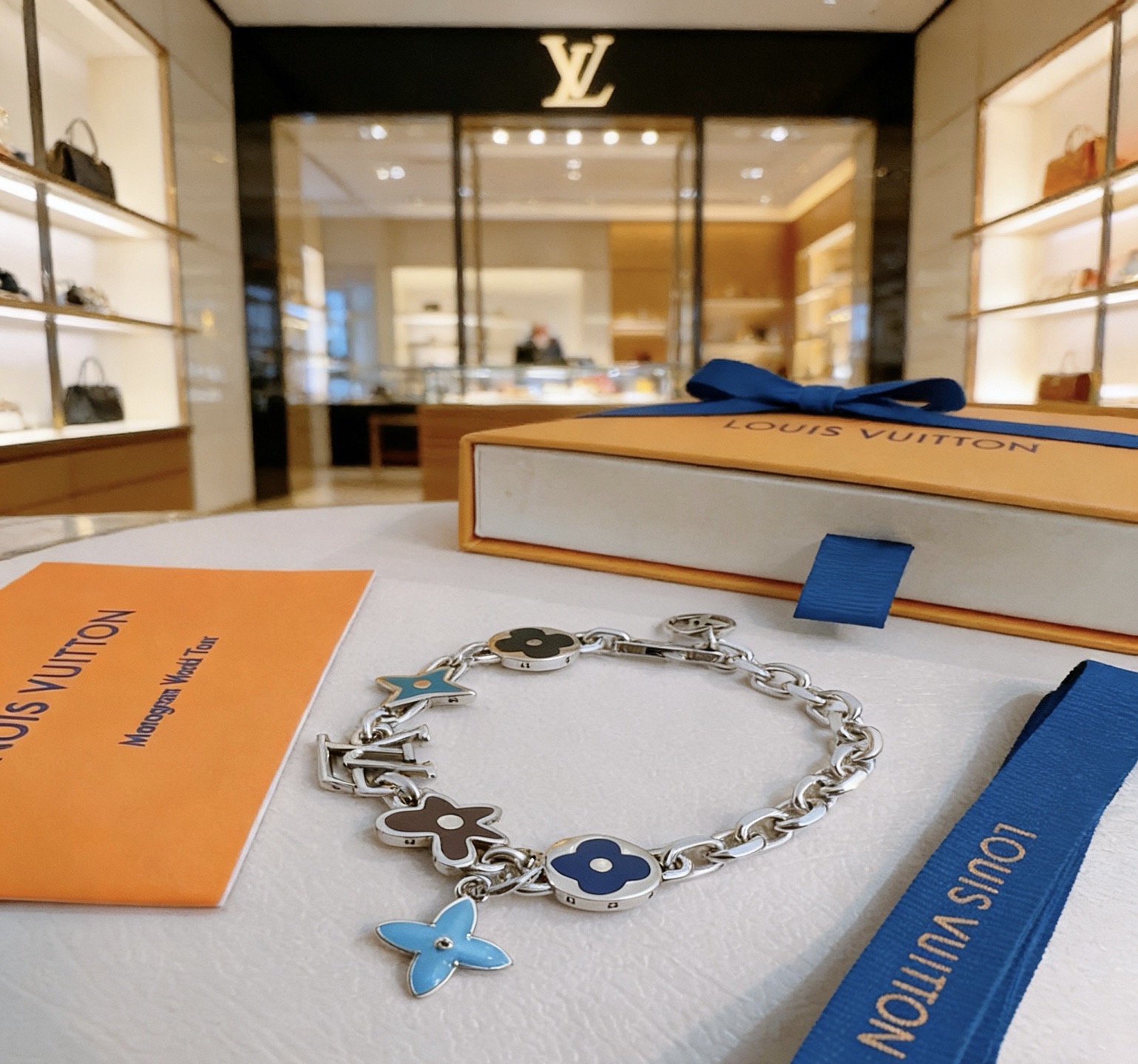 Louis Vuitton 高品质路易威登LV手链 潮流 男女均可佩戴 同款 摇滚朋克泰银风格 元素 潮流百搭 项链最新款链条档次更高明星 款手链古巴链系列 银手链