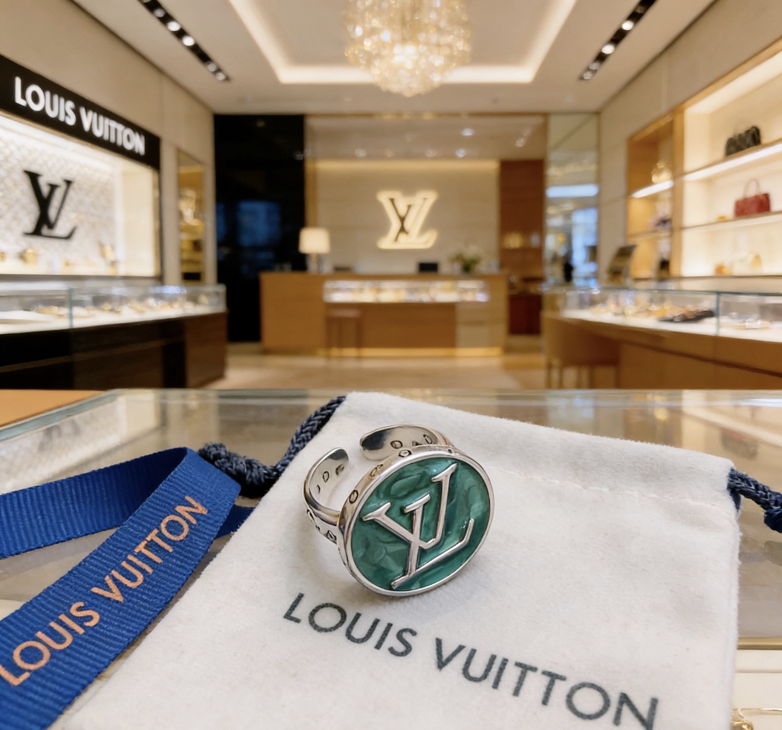 Louis Vuitton 高品质路易威登LV戒指 潮流 男女均可佩戴 同款 摇滚朋克泰银风格 元素 潮流百搭 项链最新款档次更高明星 款系列 银戒指