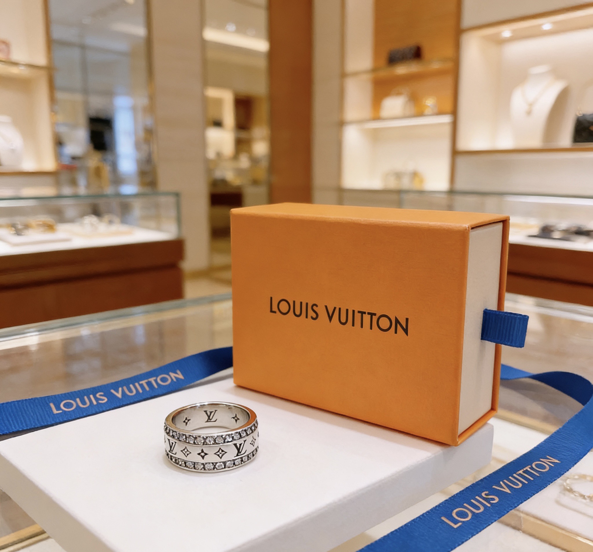 Louis Vuitton 高品质路易威登LV戒指 潮流 男女均可佩戴 同款 摇滚朋克泰银风格 元素 潮流百搭 项链最新款档次更高明星 款系列 银戒指