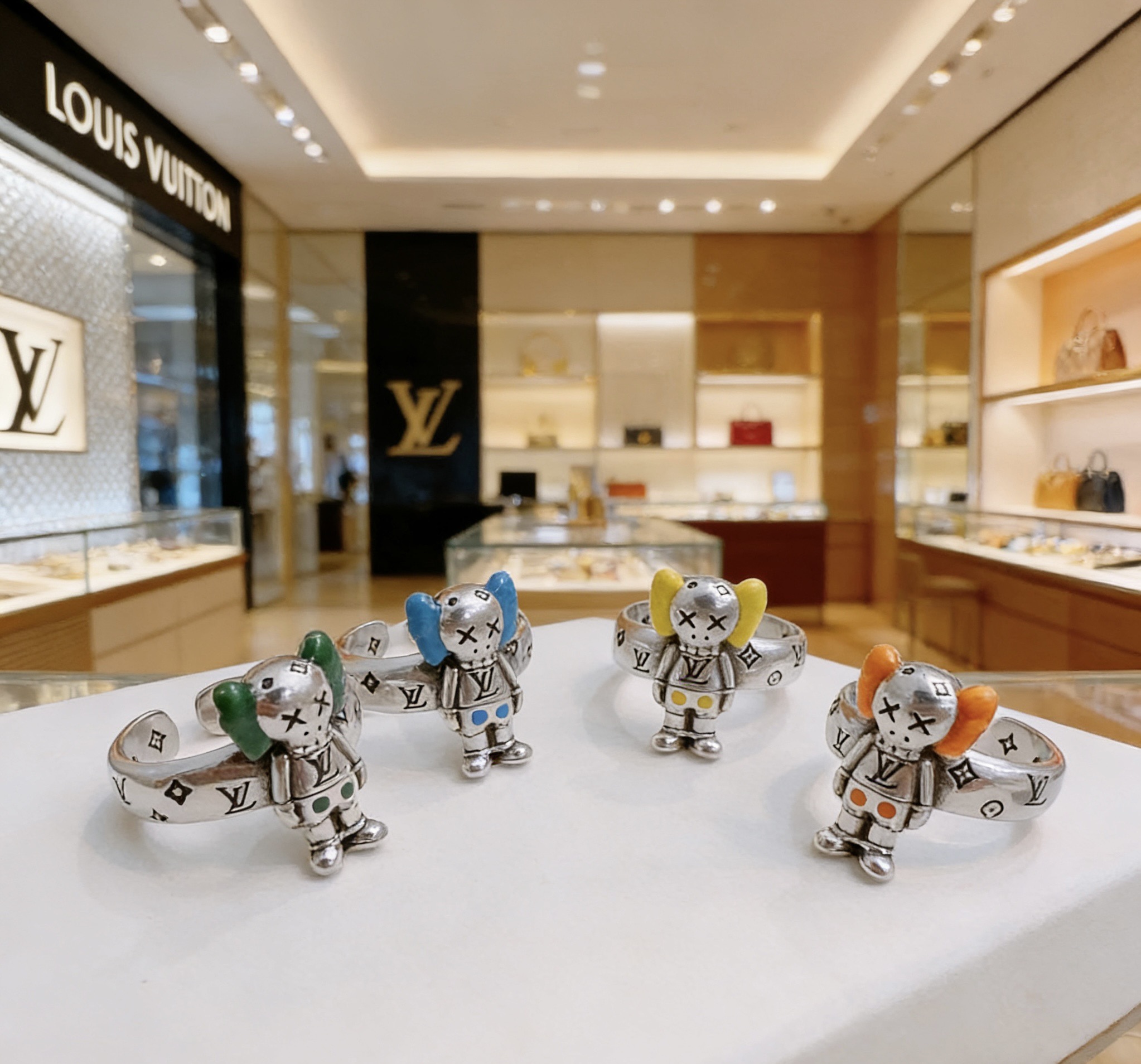 Louis Vuitton 高品质路易威登LV戒指 潮流 男女均可佩戴 同款 摇滚朋克泰银风格 元素 潮流百搭 项链最新款档次更高明星 款系列 银戒指