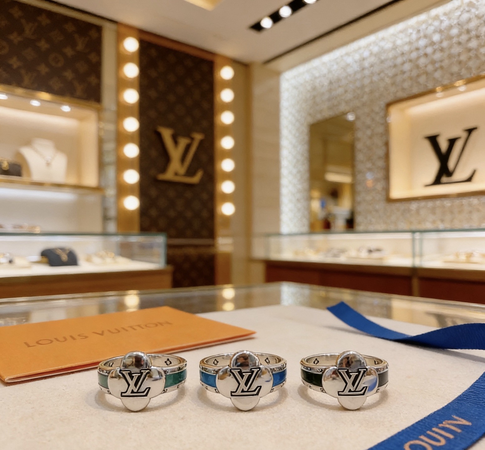 Louis Vuitton 高品质路易威登LV戒指 潮流 男女均可佩戴 同款 摇滚朋克泰银风格 元素 潮流百搭 项链最新款档次更高明星 款系列 银戒指