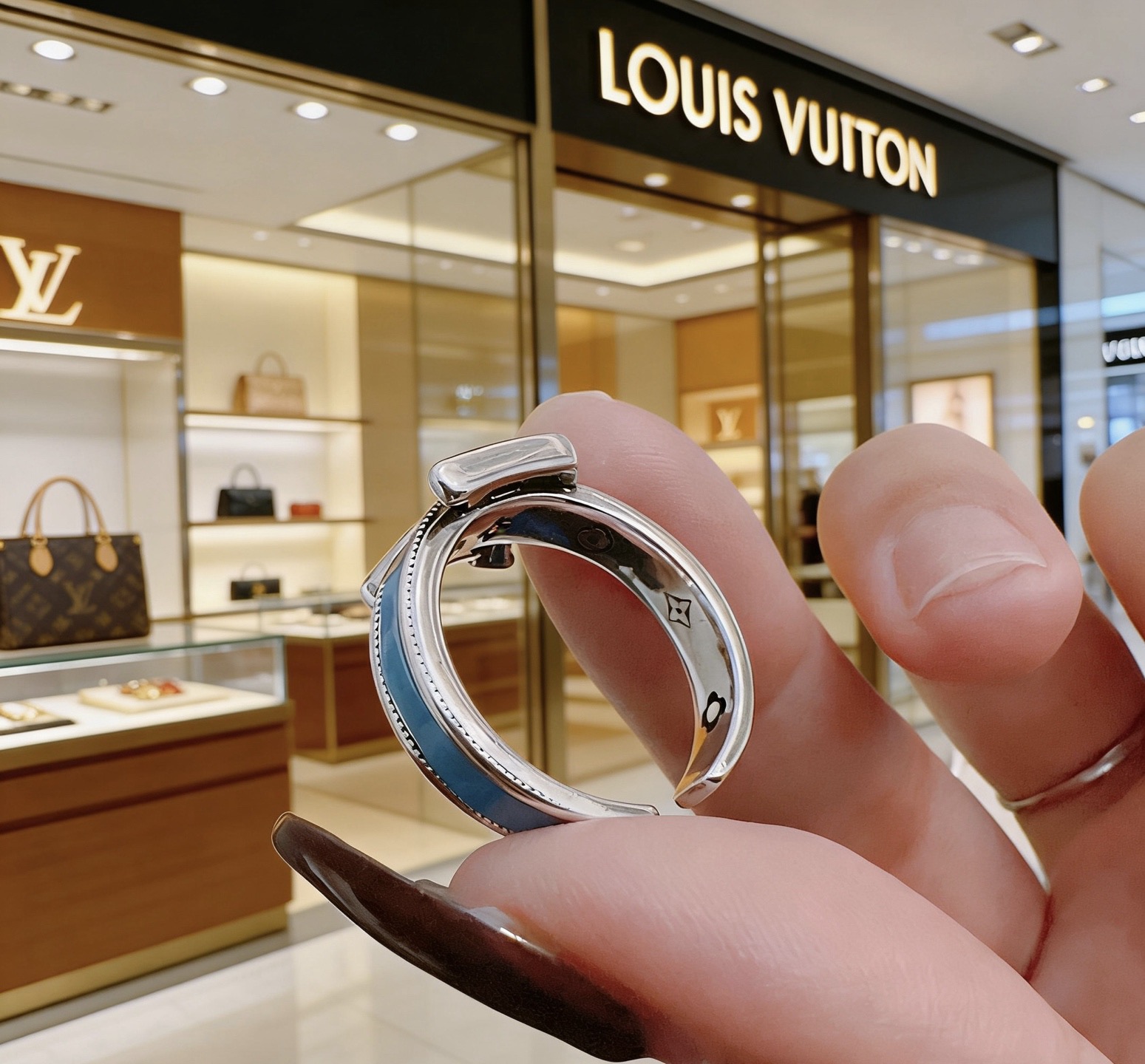 Louis Vuitton 高品质路易威登LV戒指 潮流 男女均可佩戴 同款 摇滚朋克泰银风格 元素 潮流百搭 项链最新款档次更高明星 款系列 银戒指