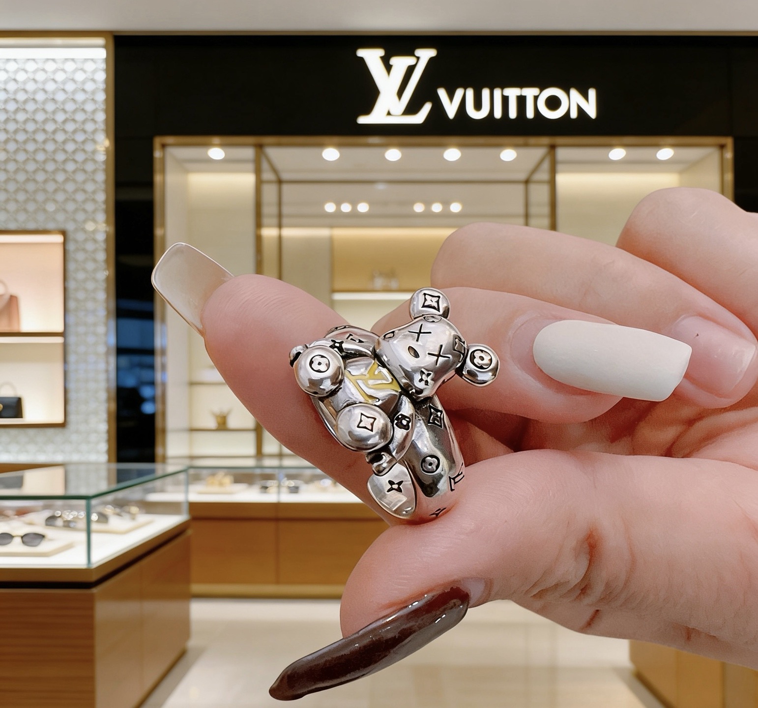 Louis Vuitton 高品质路易威登LV戒指 潮流 男女均可佩戴 同款 摇滚朋克泰银风格 元素 潮流百搭 项链最新款档次更高明星 款系列 银戒指