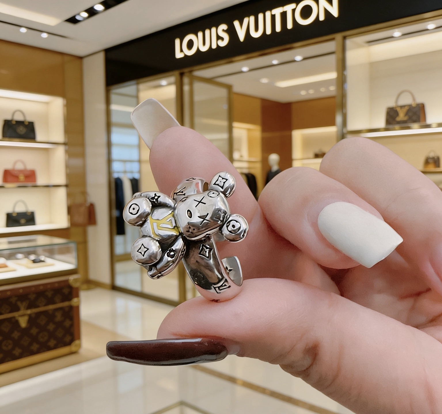 Louis Vuitton 高品质路易威登LV戒指 潮流 男女均可佩戴 同款 摇滚朋克泰银风格 元素 潮流百搭 项链最新款档次更高明星 款系列 银戒指