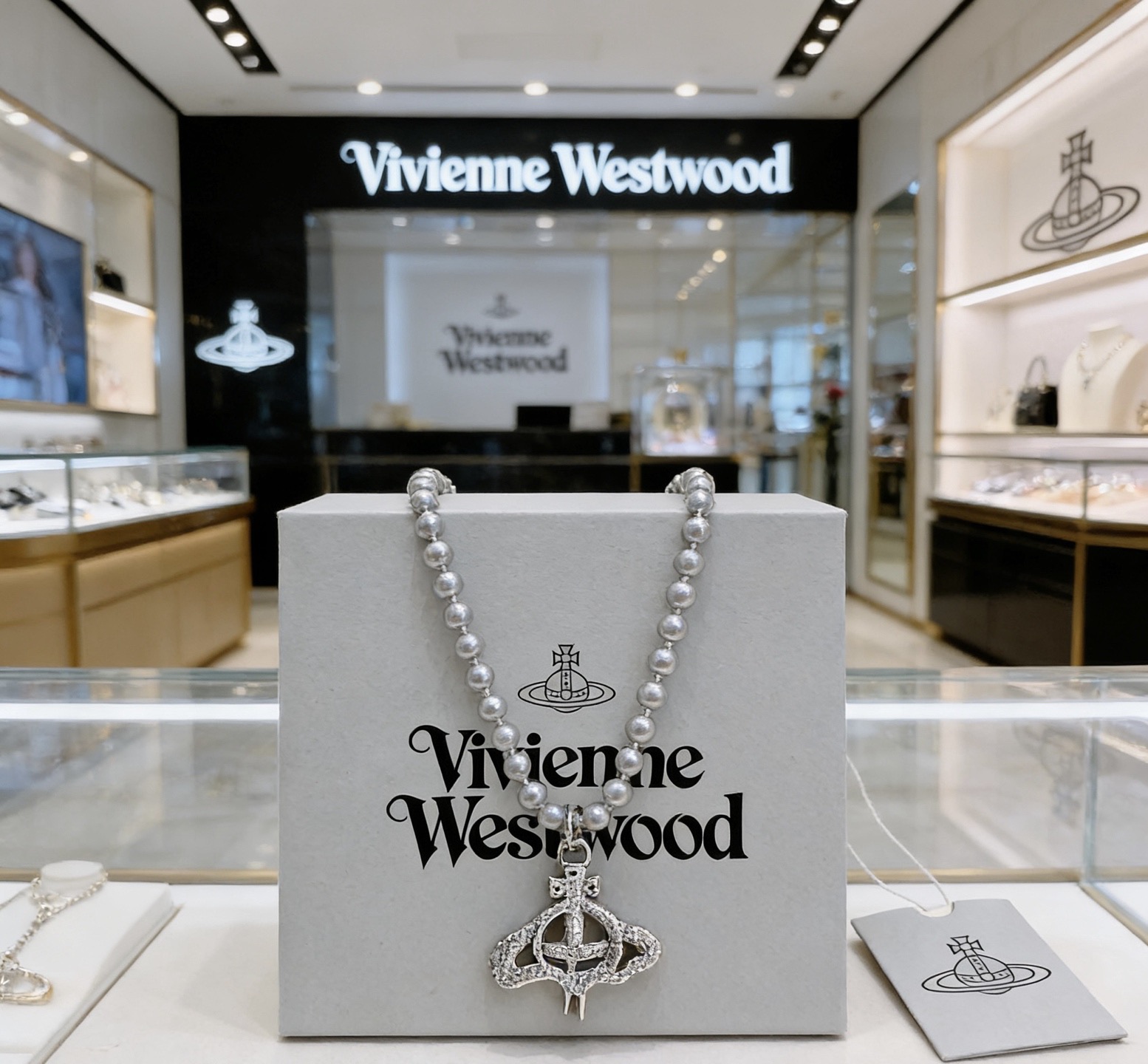 Vivienne Westwood 𝐕𝐢𝐯𝐢𝐞𝐧𝐧𝐞 𝐖𝐞𝐬𝐭𝐰𝐨𝐨𝐝