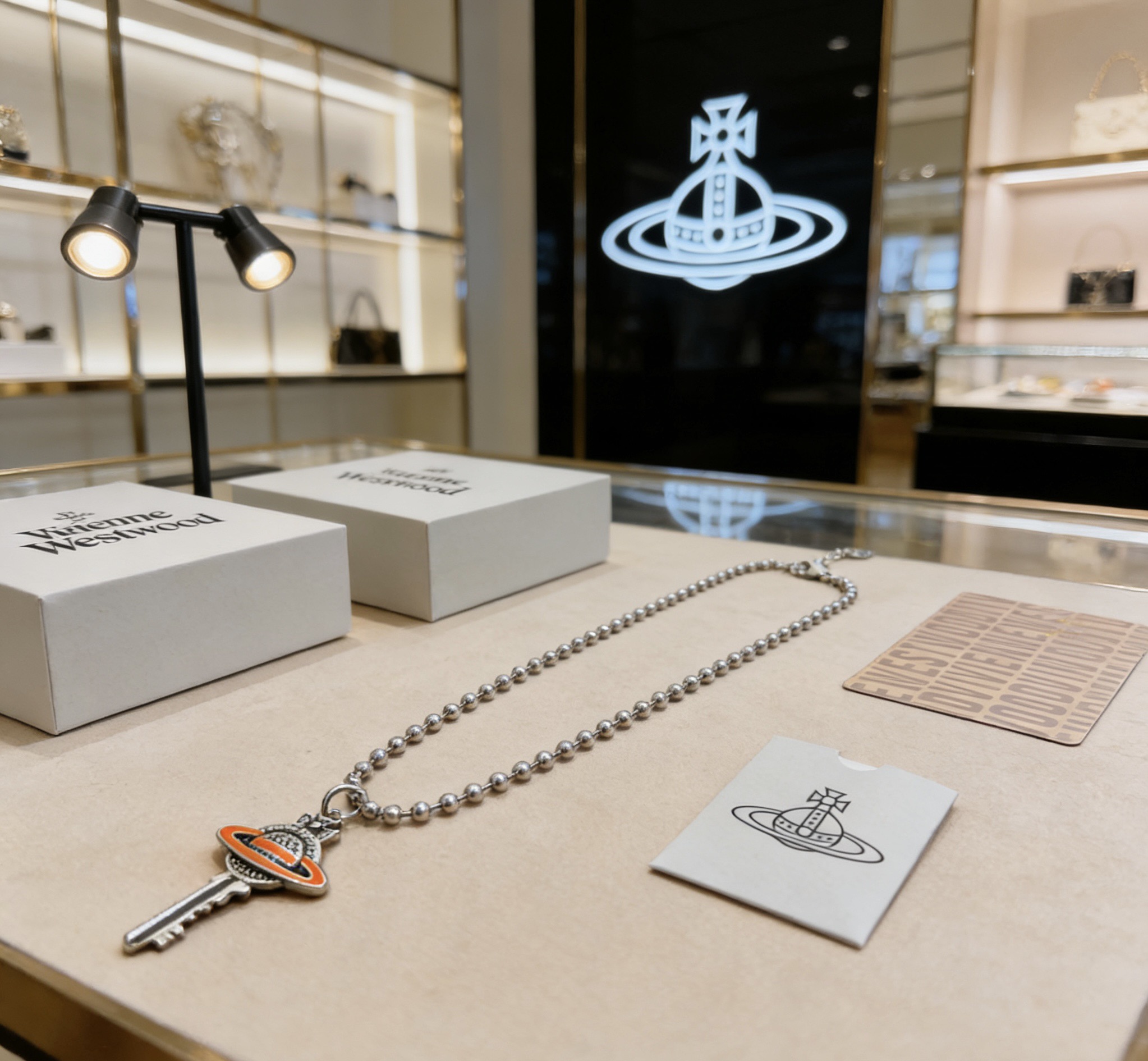 Vivienne Westwood 𝐕𝐢𝐯𝐢𝐞𝐧𝐧𝐞 𝐖𝐞𝐬𝐭𝐰𝐨𝐨𝐝