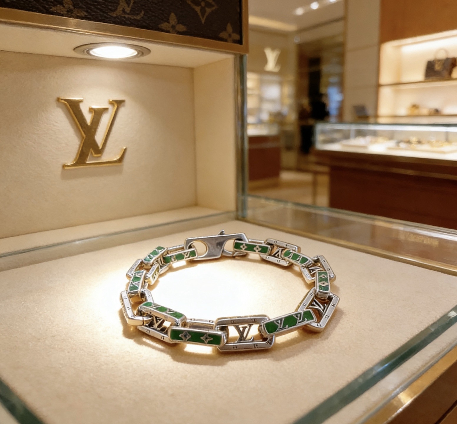 Louis Vuitton 新款法郎高品质路易威登LV手链 潮流 男女均可佩戴 同款 摇滚朋克泰银风格 元素 潮流百搭 项链最新款链条档次更高明星 款手链古巴链系列 银手链