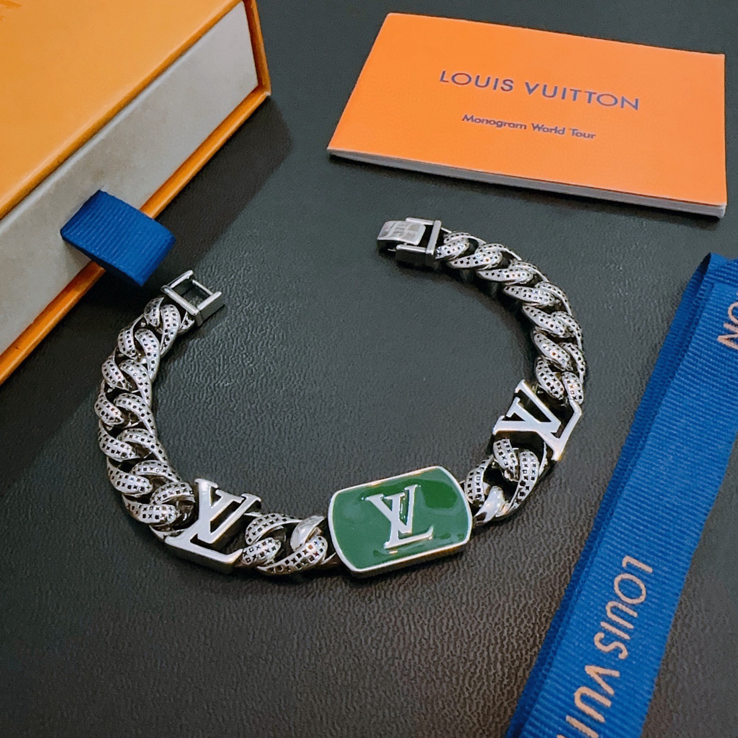 Louis Vuitton 高品质路易威登LV手链 潮流 男女均可佩戴 同款 摇滚朋克泰银风格 元素 潮流百搭 项链最新款链条档次更高明星 款手链古巴链系列 银手链
