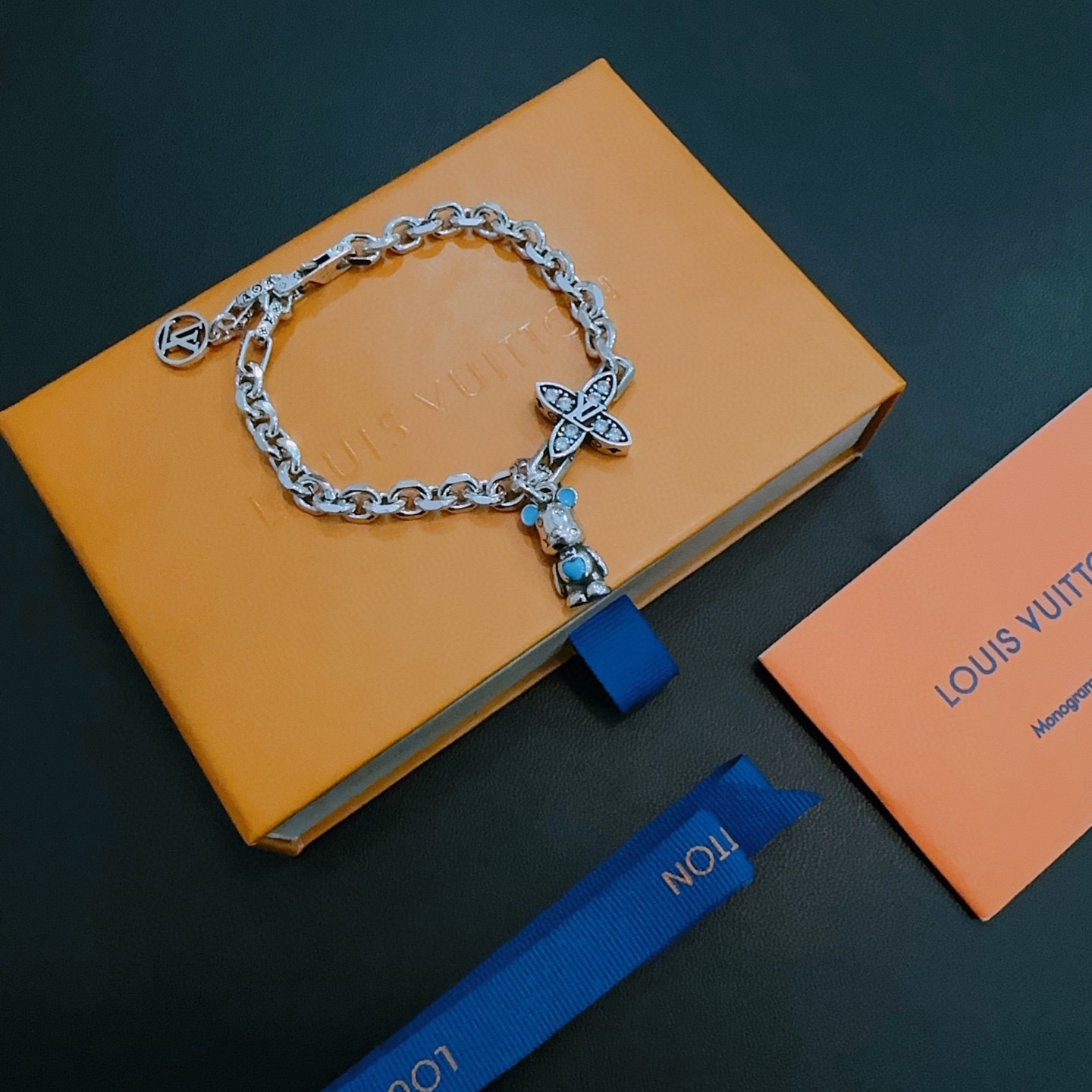 Louis Vuitton 高品质路易威登LV手链 潮流 男女均可佩戴 同款 摇滚朋克泰银风格 元素 潮流百搭 项链最新款链条档次更高明星 款手链古巴链系列 银手链