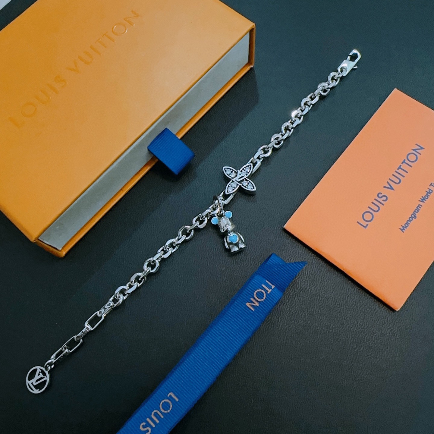 Louis Vuitton 高品质路易威登LV手链 潮流 男女均可佩戴 同款 摇滚朋克泰银风格 元素 潮流百搭 项链最新款链条档次更高明星 款手链古巴链系列 银手链