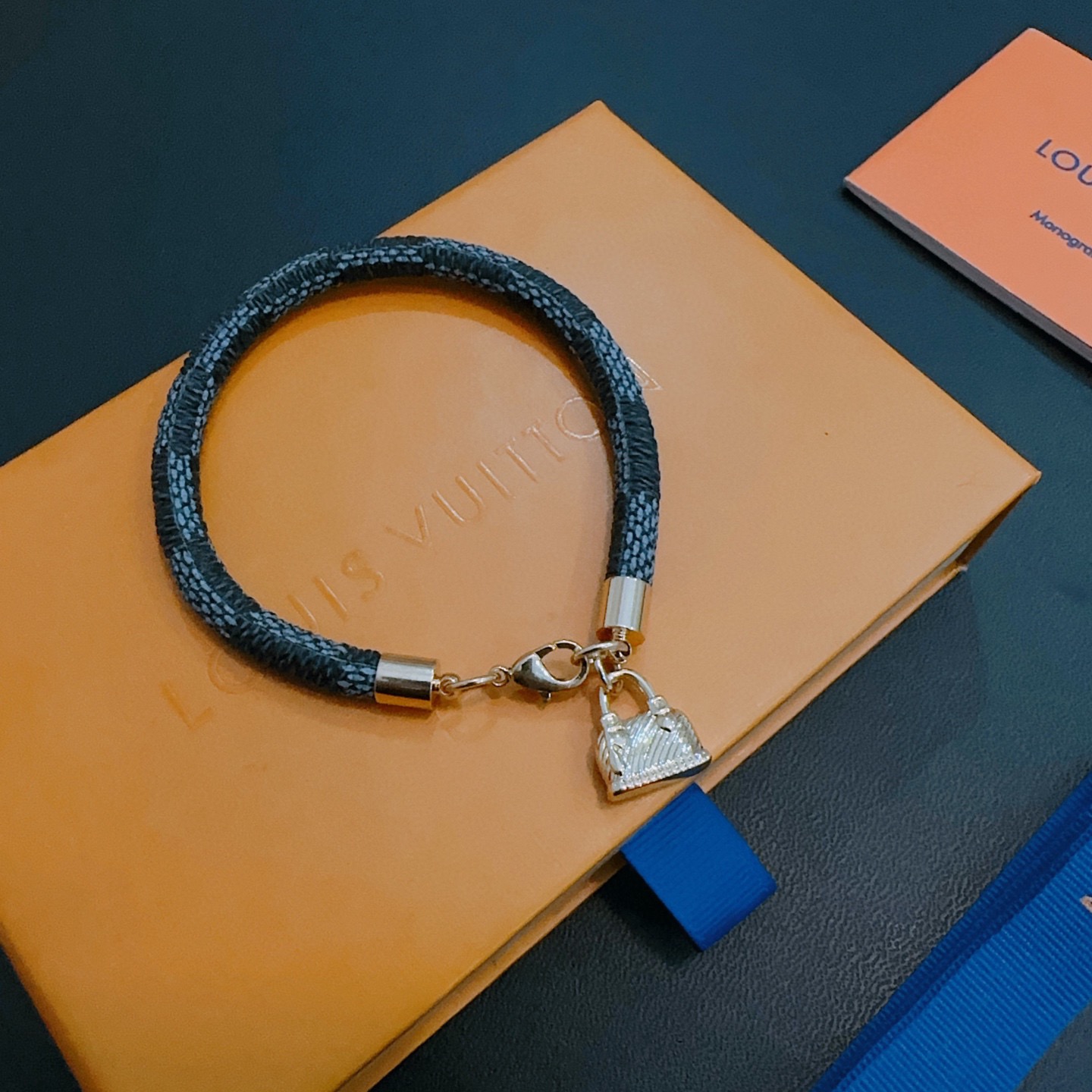 Louis Vuitton LV手链牛皮手绳 男女均可佩戴 同款 潮流百搭 最新款