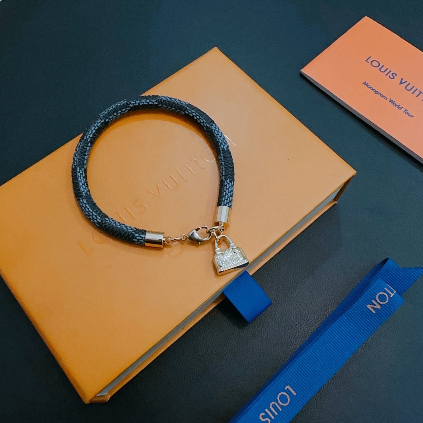 Louis Vuitton LV手链牛皮手绳 男女均可佩戴 同款 潮流百搭 最新款