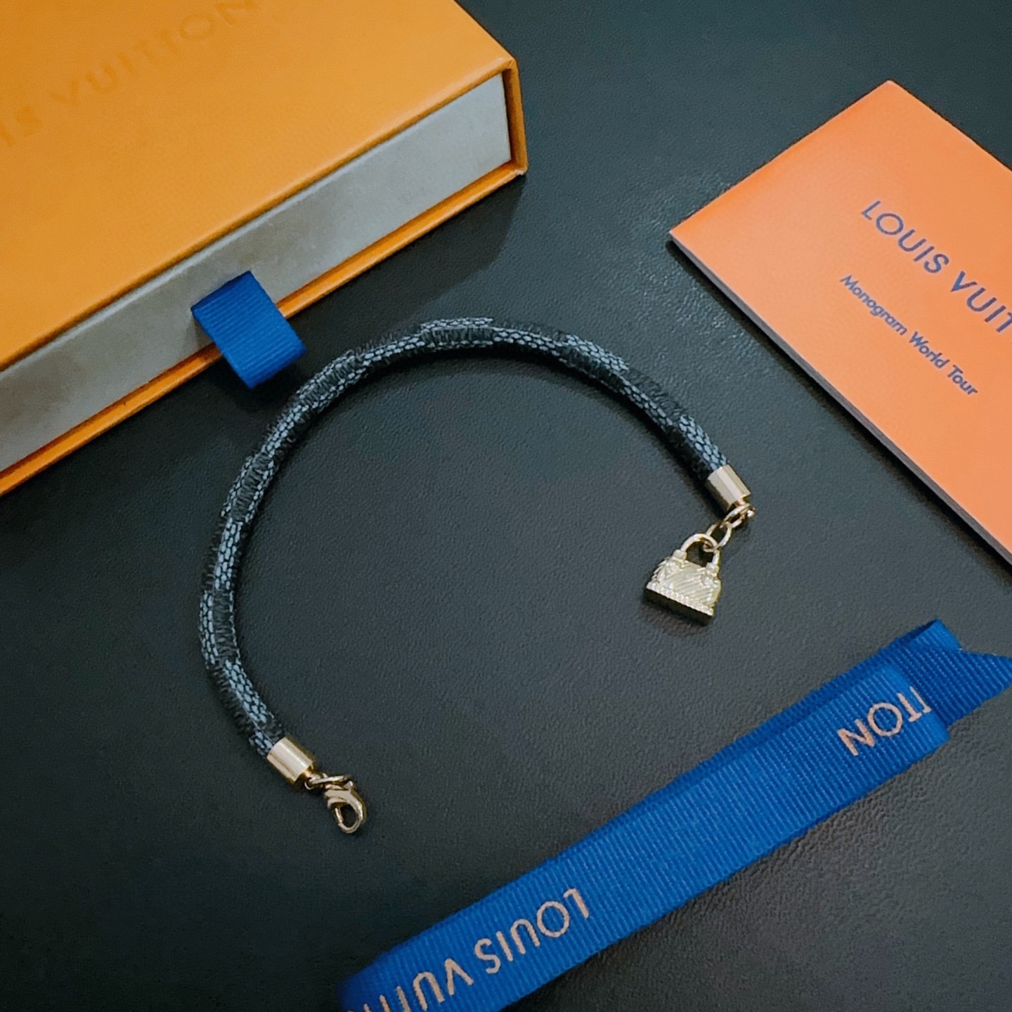 Louis Vuitton LV手链牛皮手绳 男女均可佩戴 同款 潮流百搭 最新款