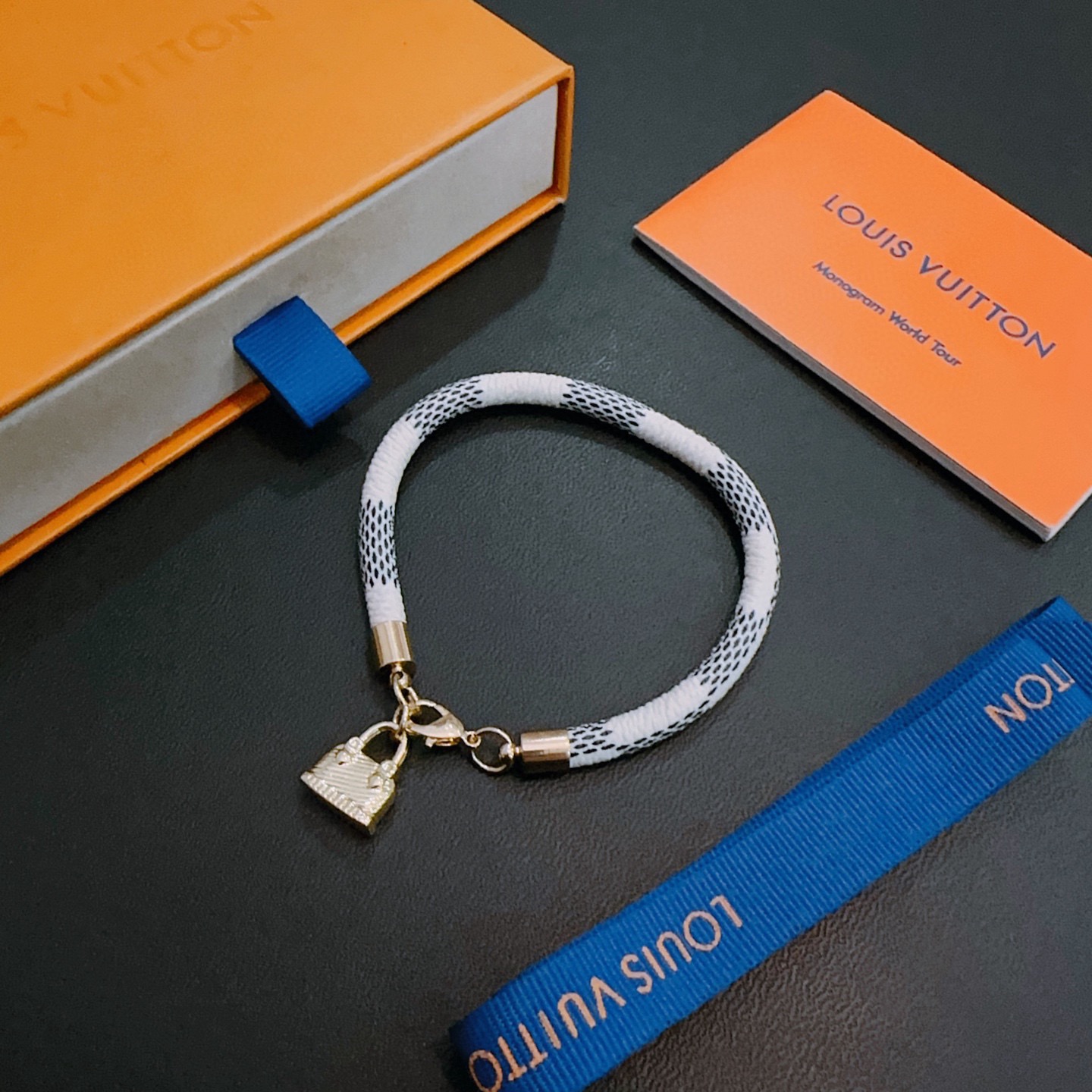 Louis Vuitton LV手链牛皮手绳 男女均可佩戴 同款 潮流百搭 最新款