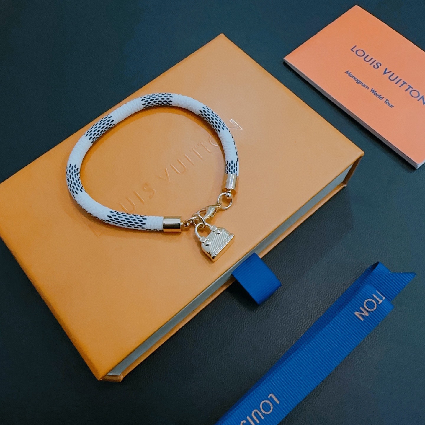 Louis Vuitton LV手链牛皮手绳 男女均可佩戴 同款 潮流百搭 最新款