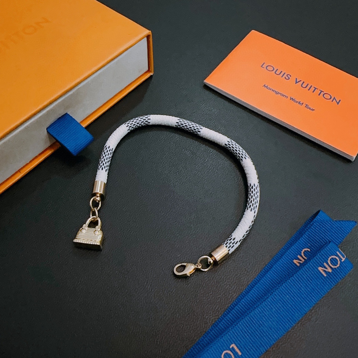 Louis Vuitton LV手链牛皮手绳 男女均可佩戴 同款 潮流百搭 最新款