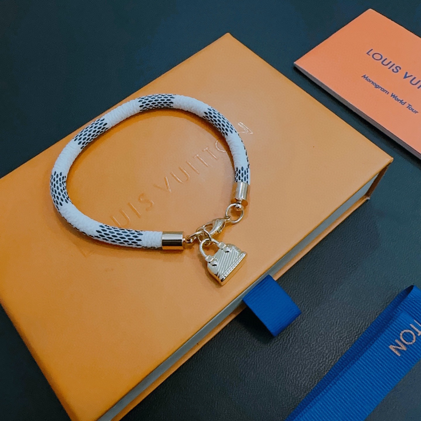 Louis Vuitton LV手链牛皮手绳 男女均可佩戴 同款 潮流百搭 最新款