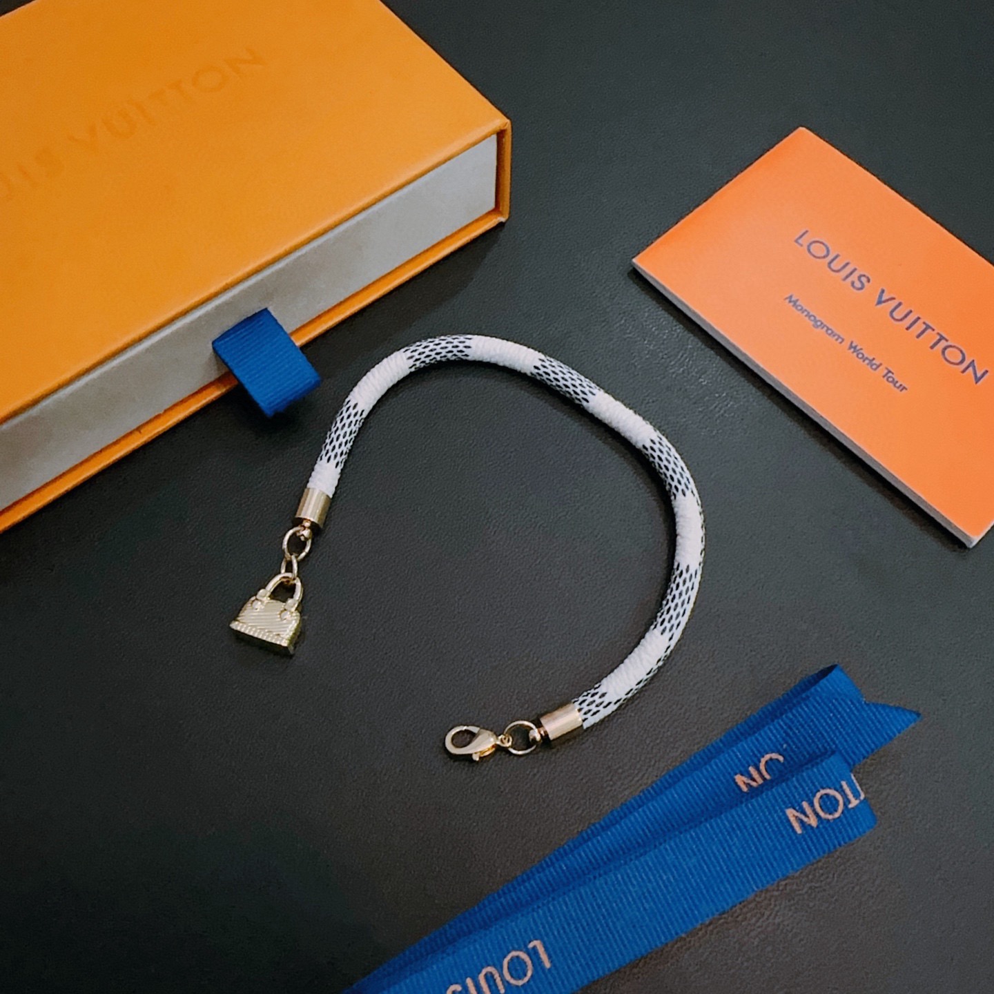 Louis Vuitton LV手链牛皮手绳 男女均可佩戴 同款 潮流百搭 最新款