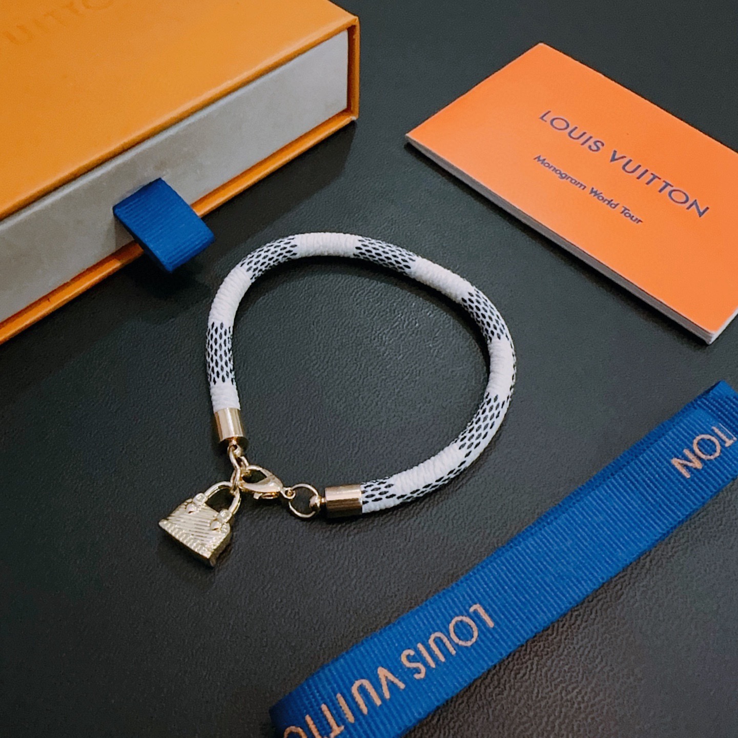 Louis Vuitton LV手链牛皮手绳 男女均可佩戴 同款 潮流百搭 最新款