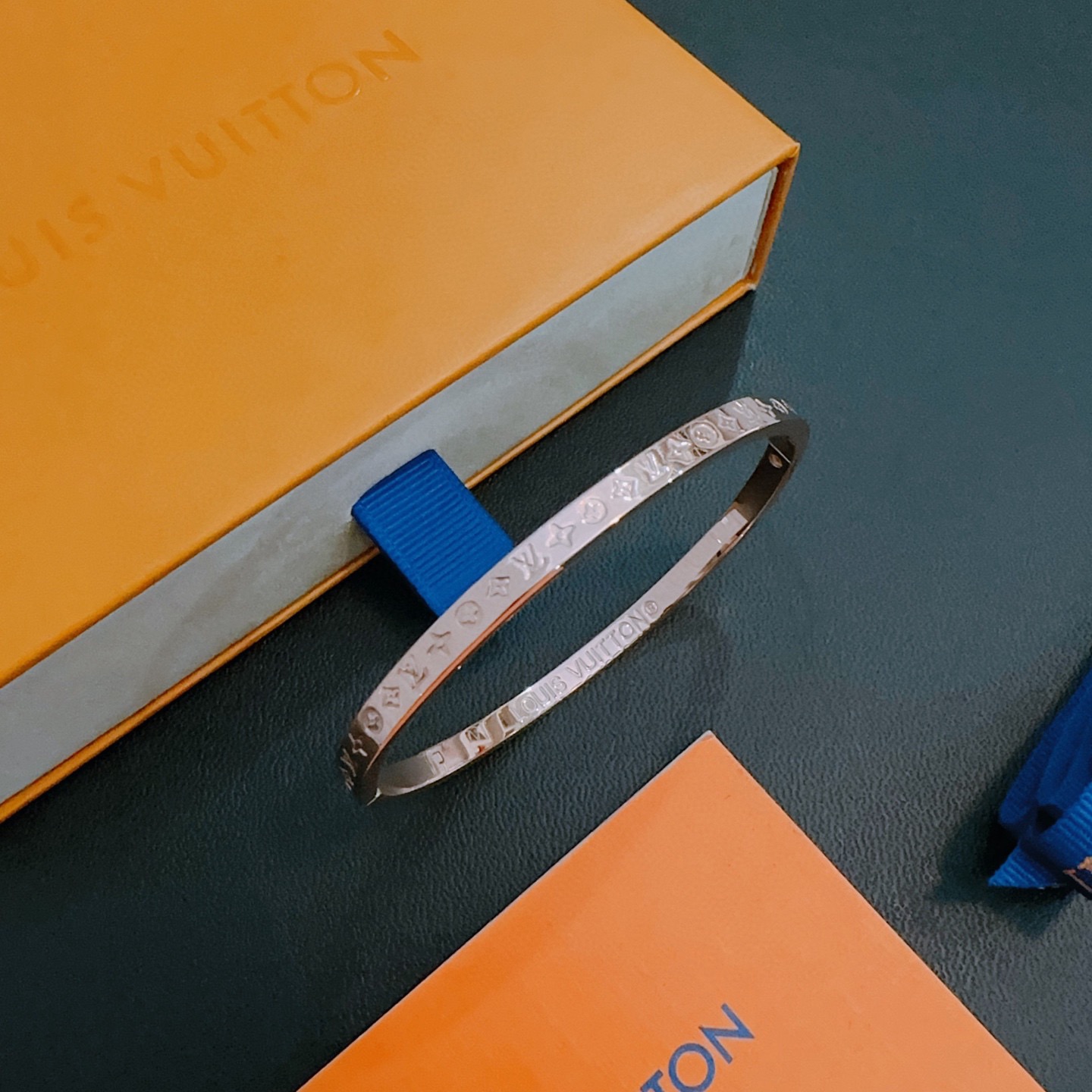 Louis Vuitton LV手链手镯 男女均可佩戴 同款 潮流百搭 最新款
