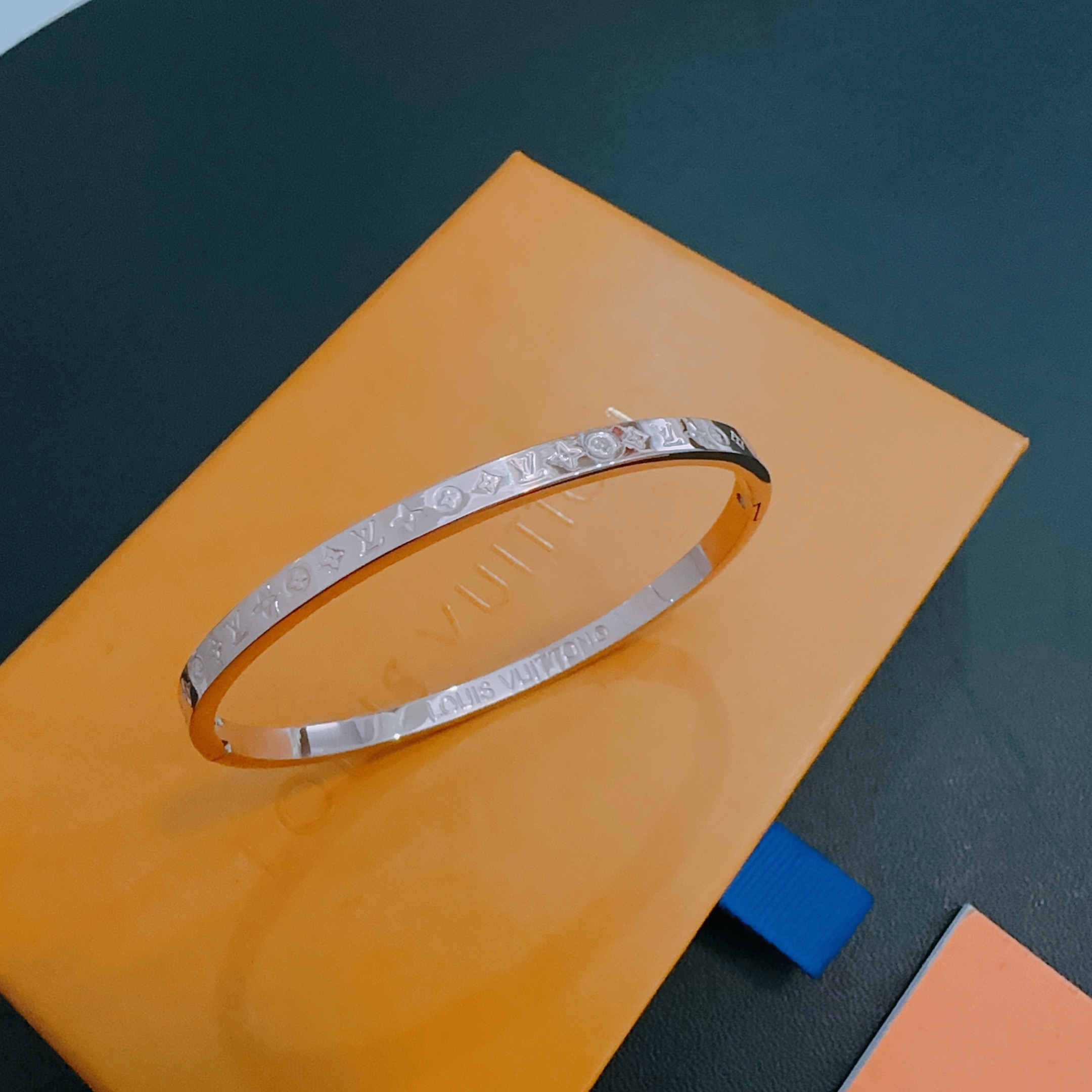 Louis Vuitton LV手链手镯 男女均可佩戴 同款 潮流百搭 最新款