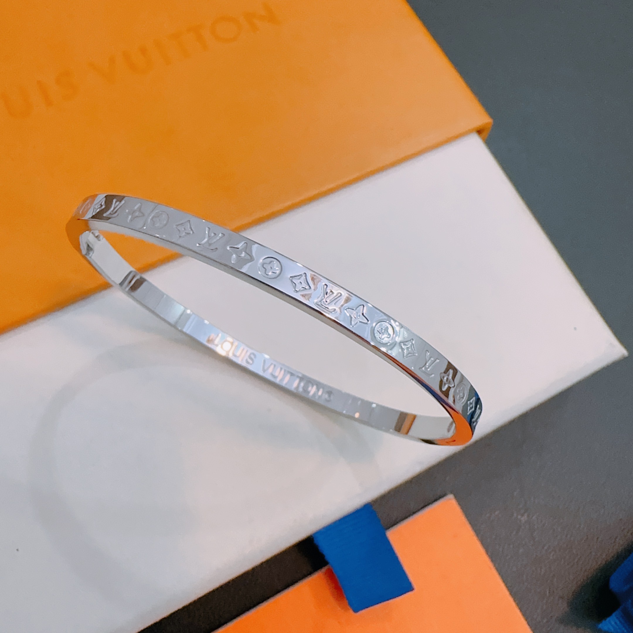 Louis Vuitton LV手链手镯 男女均可佩戴 同款 潮流百搭 最新款