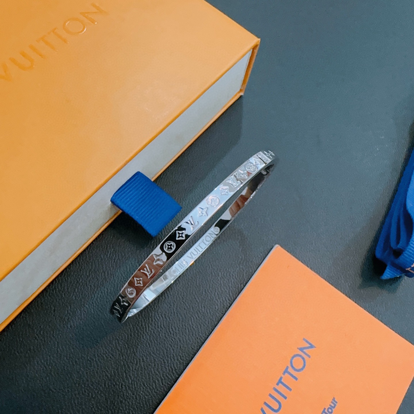 Louis Vuitton LV手链手镯 男女均可佩戴 同款 潮流百搭 最新款