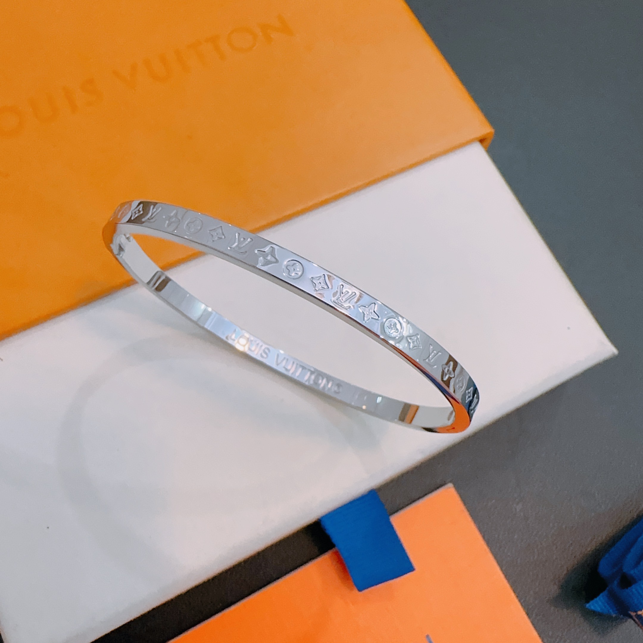 Louis Vuitton LV手链手镯 男女均可佩戴 同款 潮流百搭 最新款