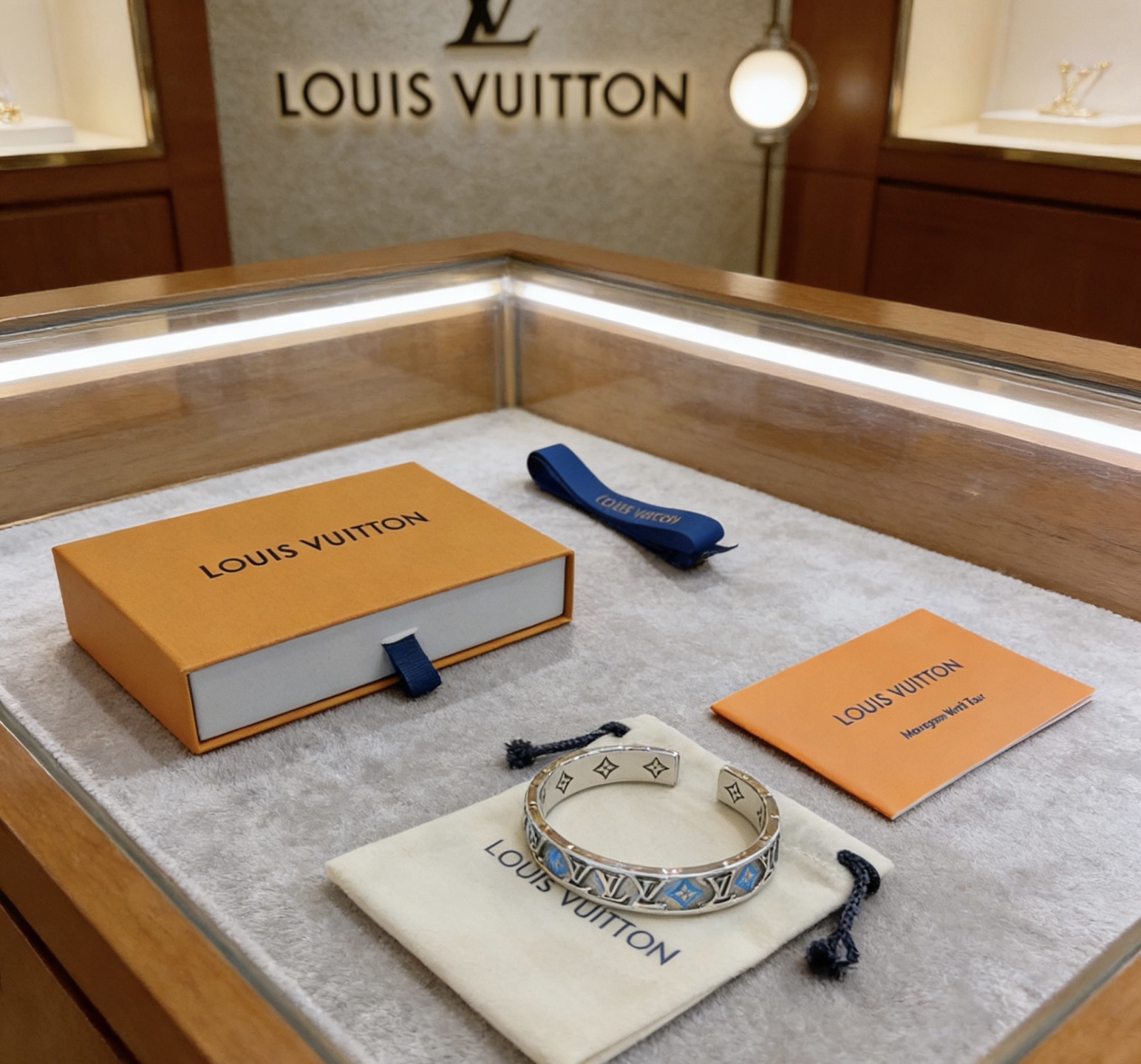 Louis Vuitton 高品质路易威登LV手链手镯 法郎工艺 潮流 男女均可佩戴 同款 摇滚朋克泰银风格 元素 潮流百搭 项链最新款链条档次更高明星 款项链系列 银手链