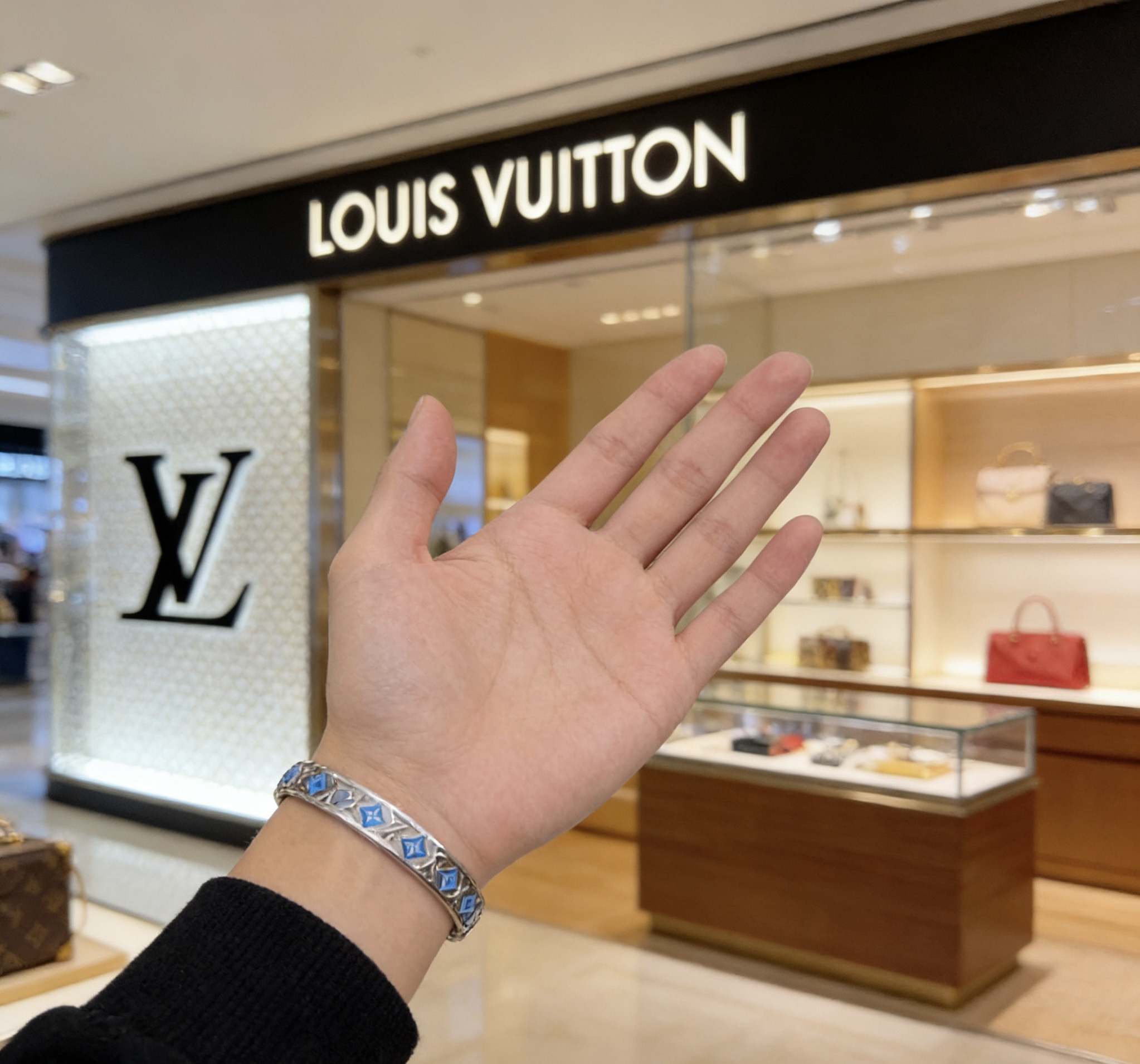 Louis Vuitton 高品质路易威登LV手链手镯 法郎工艺 潮流 男女均可佩戴 同款 摇滚朋克泰银风格 元素 潮流百搭 项链最新款链条档次更高明星 款项链系列 银手链