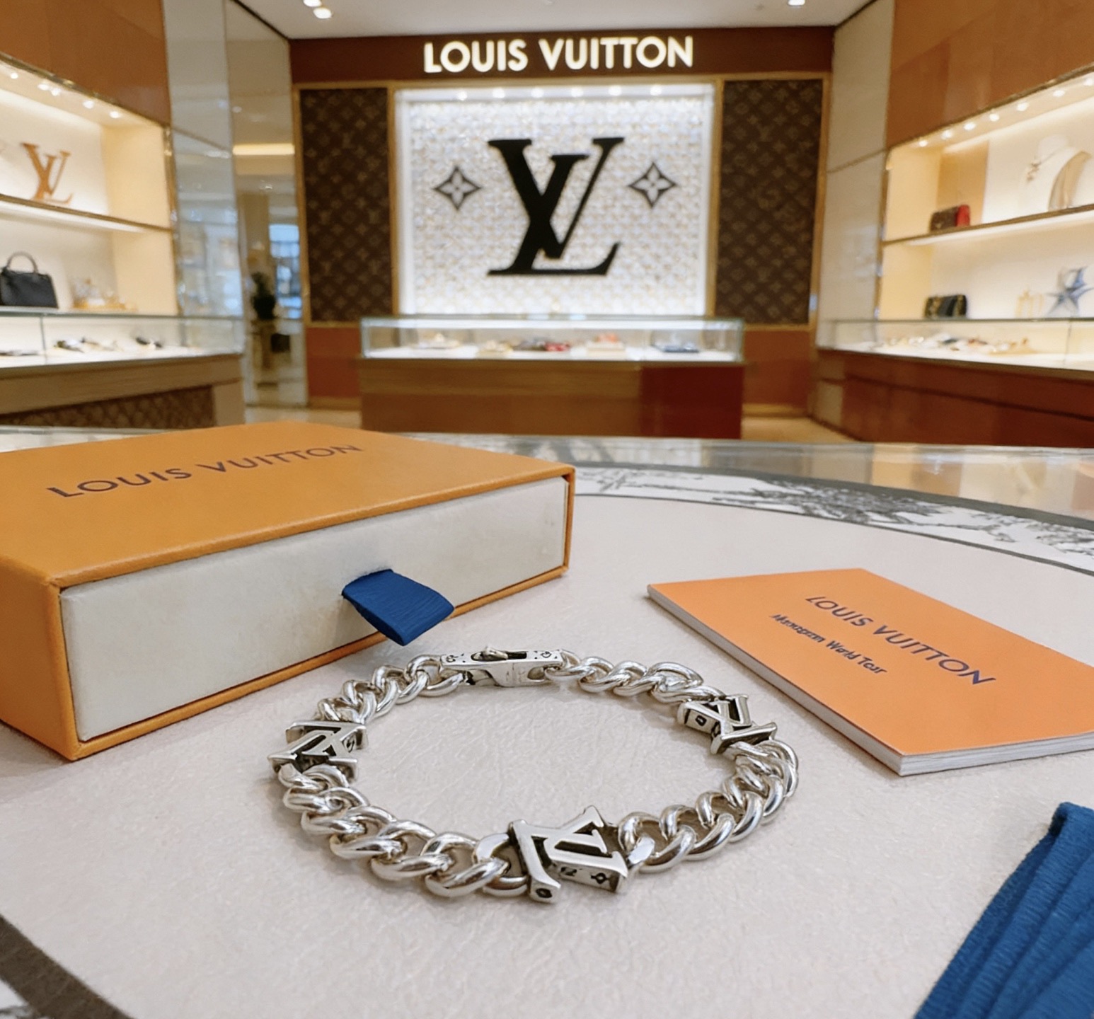 Louis Vuitton 高品质路易威登LV手链 潮流 男女均可佩戴 同款 摇滚朋克泰银风格 元素 潮流百搭 项链最新款链条档次更高明星 款手链古巴链系列 银手链