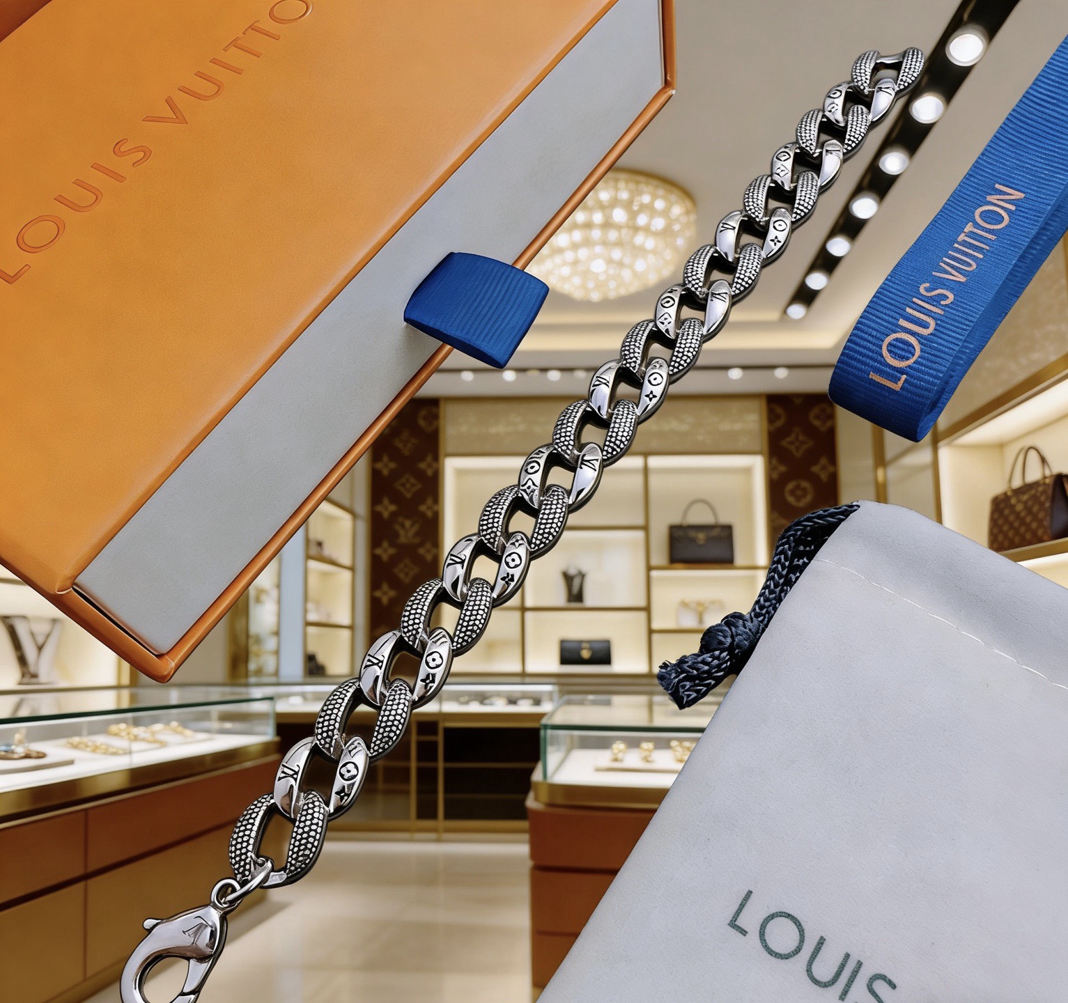 Louis Vuitton 高品质路易威登LV手链 潮流 男女均可佩戴 同款 摇滚朋克泰银风格 元素 潮流百搭 项链最新款链条档次更高明星 款手链古巴链系列 银手链
