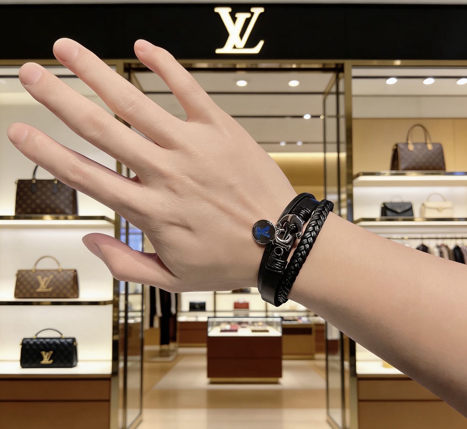 Louis Vuitton 路易威登LV牛皮手链 潮流 男女均可佩戴