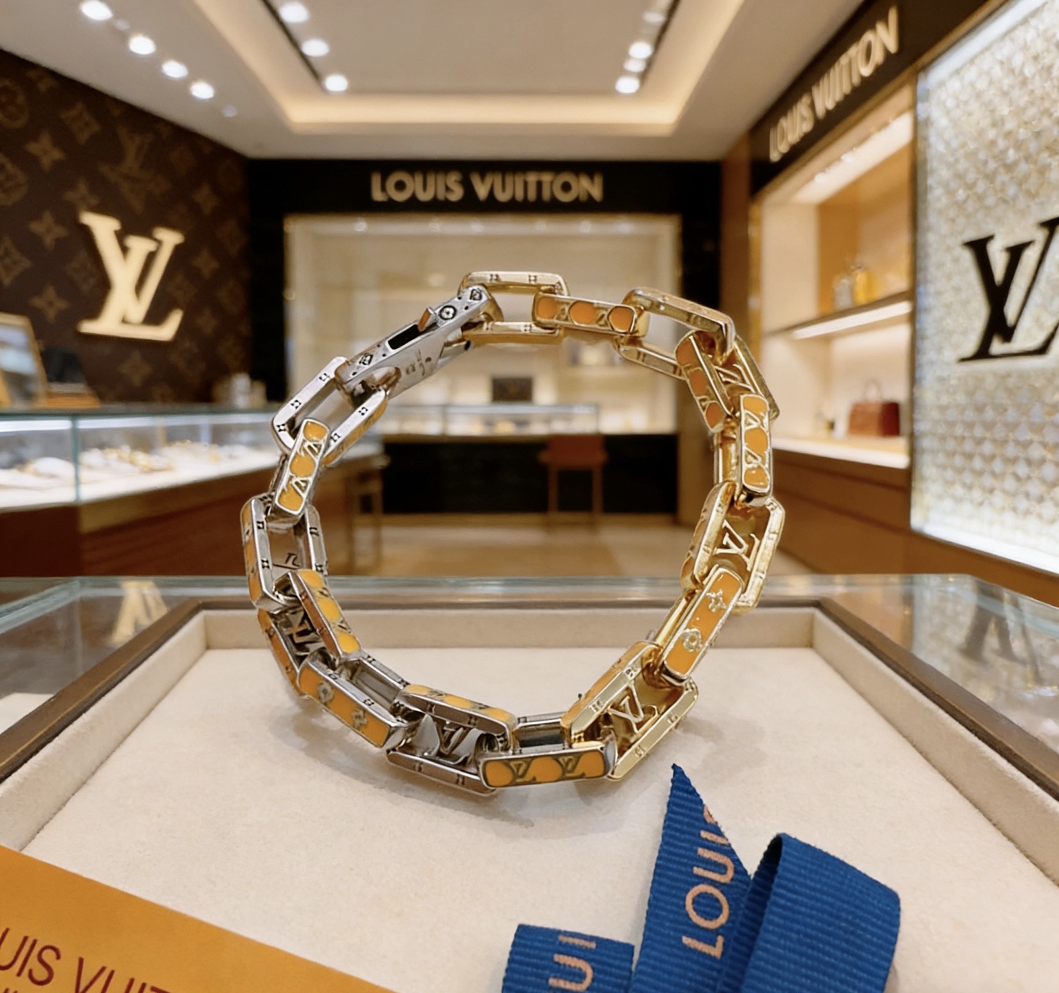 Louis Vuitton 高品质新款法郎路易威登LV手链 潮流 男女均可佩戴 同款 摇滚朋克泰银风格 元素 潮流百搭 项链最新款链条档次更高明星 款手链古巴链系列 银手链