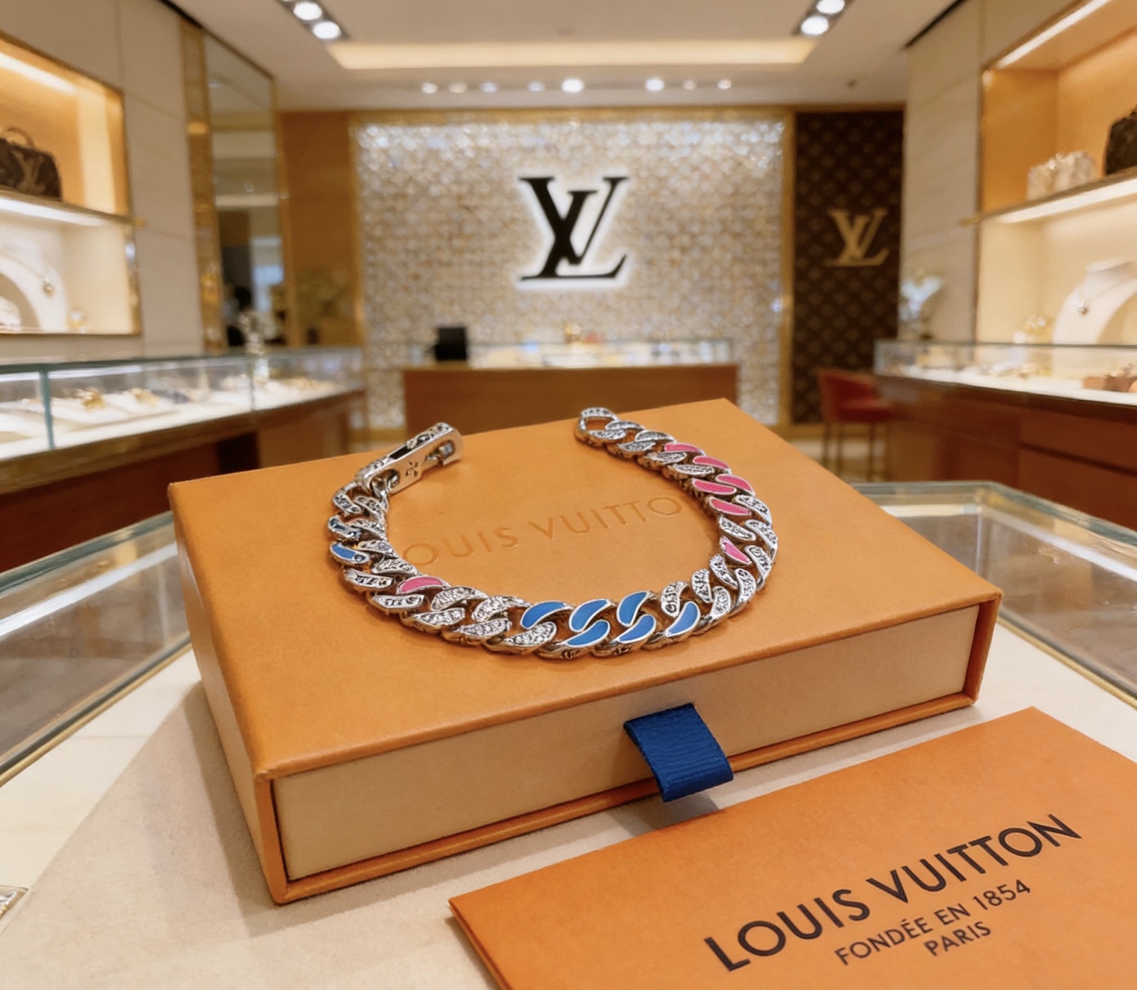 Louis Vuitton 新款高品质路易威登LV手链 潮流 男女均可佩戴 同款 摇滚朋克泰银风格 元素 潮流百搭 项链最新款链条档次更高明星 款手链古巴链系列 银手链
