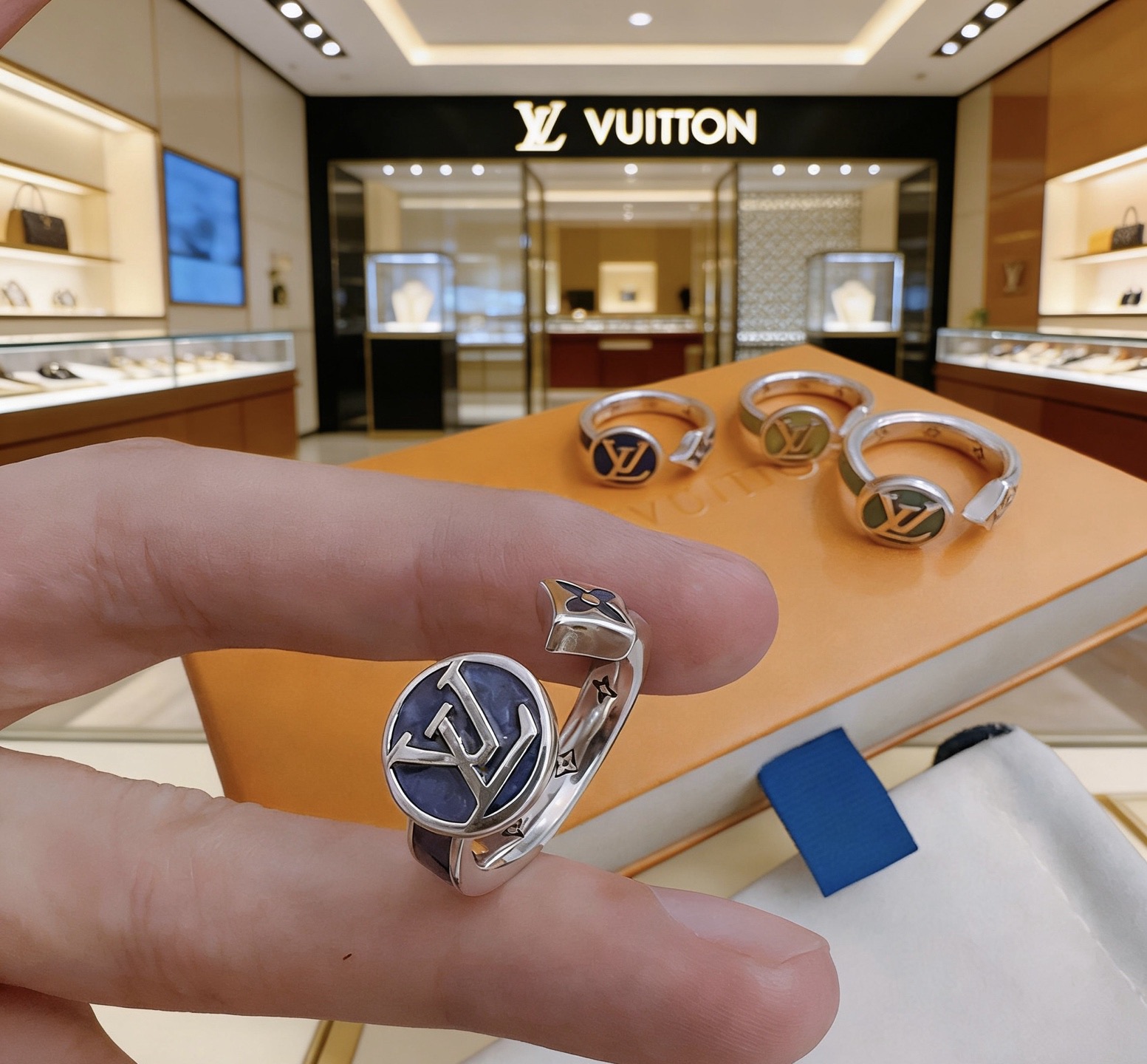 Louis Vuitton 高品质路易威登LV戒指（ ） 潮流 男女均可佩戴 同款 摇滚朋克泰银风格 元素 潮流百搭 项链最新款档次更高明星 款系列 银戒指