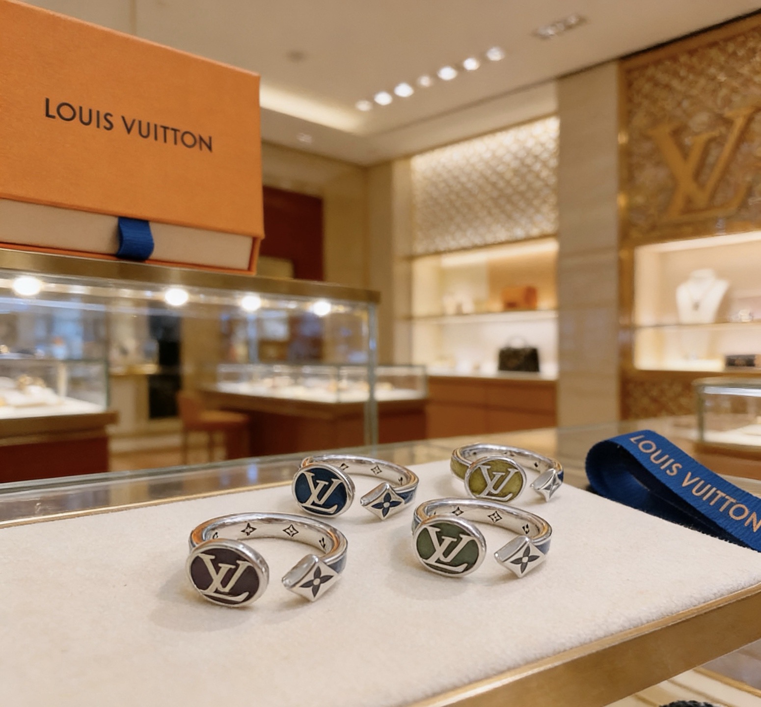 Louis Vuitton 高品质路易威登LV戒指（ ） 潮流 男女均可佩戴 同款 摇滚朋克泰银风格 元素 潮流百搭 项链最新款档次更高明星 款系列 银戒指