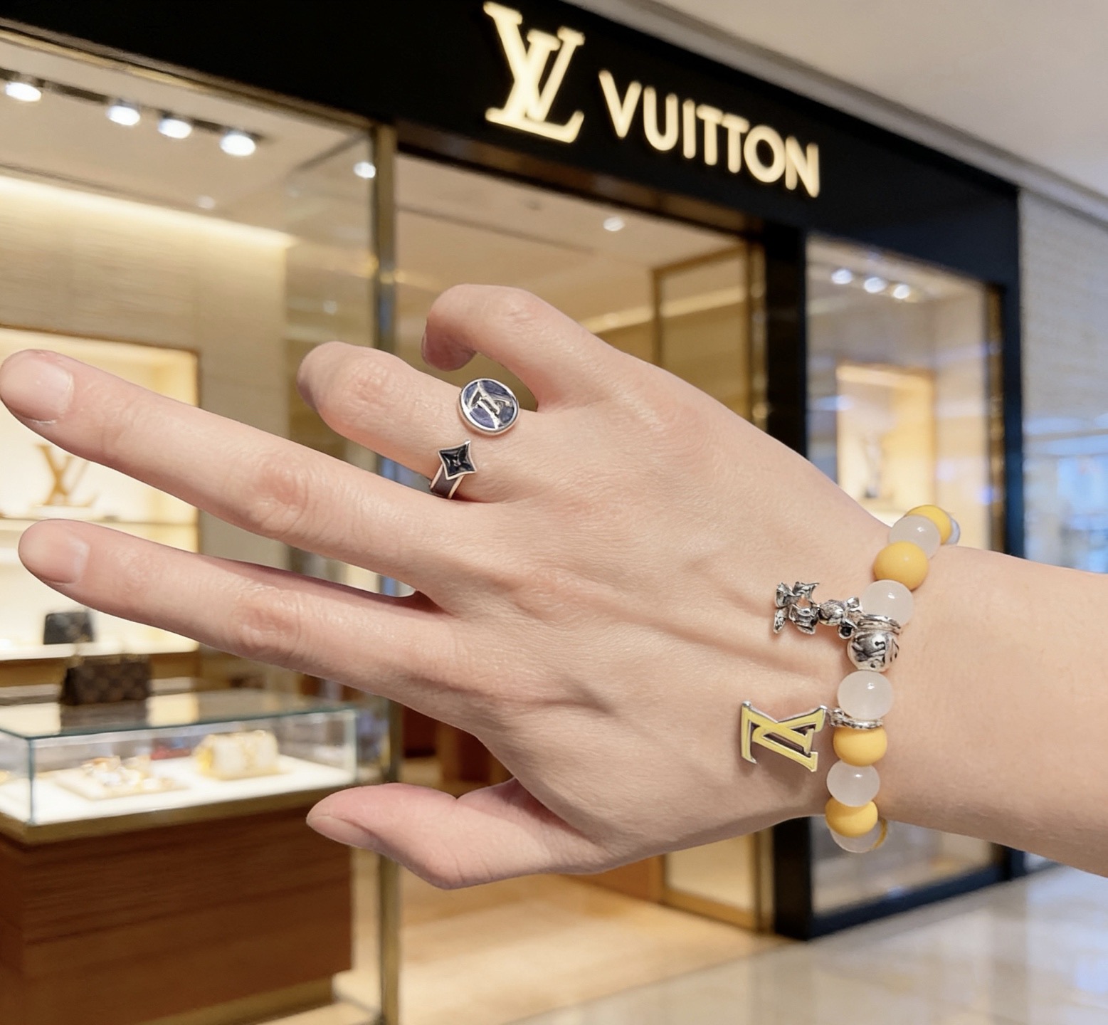 Louis Vuitton 高品质路易威登LV戒指（ ） 潮流 男女均可佩戴 同款 摇滚朋克泰银风格 元素 潮流百搭 项链最新款档次更高明星 款系列 银戒指